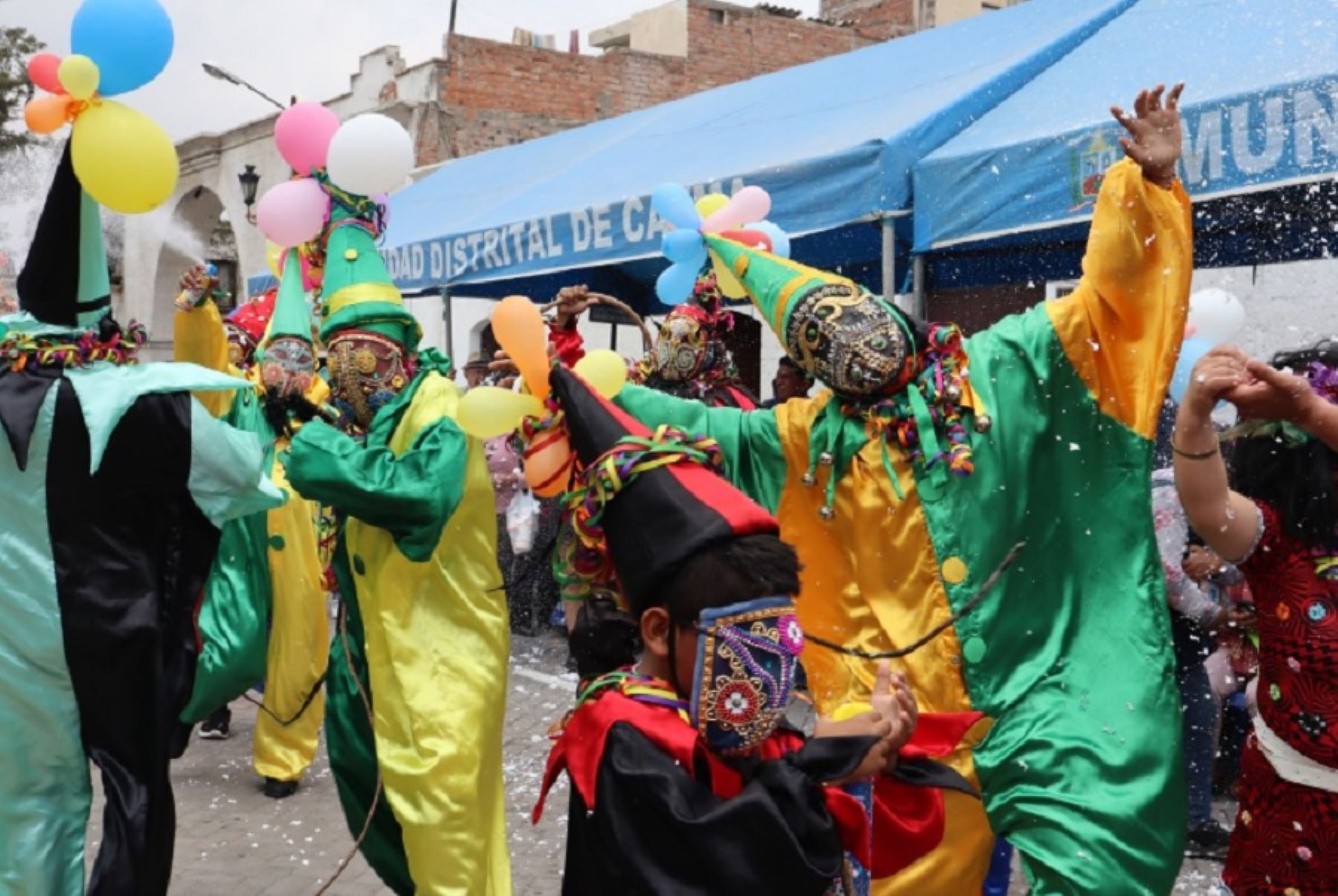 Después de dos años se realizará, mañana domingo 19 febrero, el tradicional Carnaval Loncco Caymeño, en Arequipa actividad que es típica del distrito de Cayma durante la festividad del carnaval.