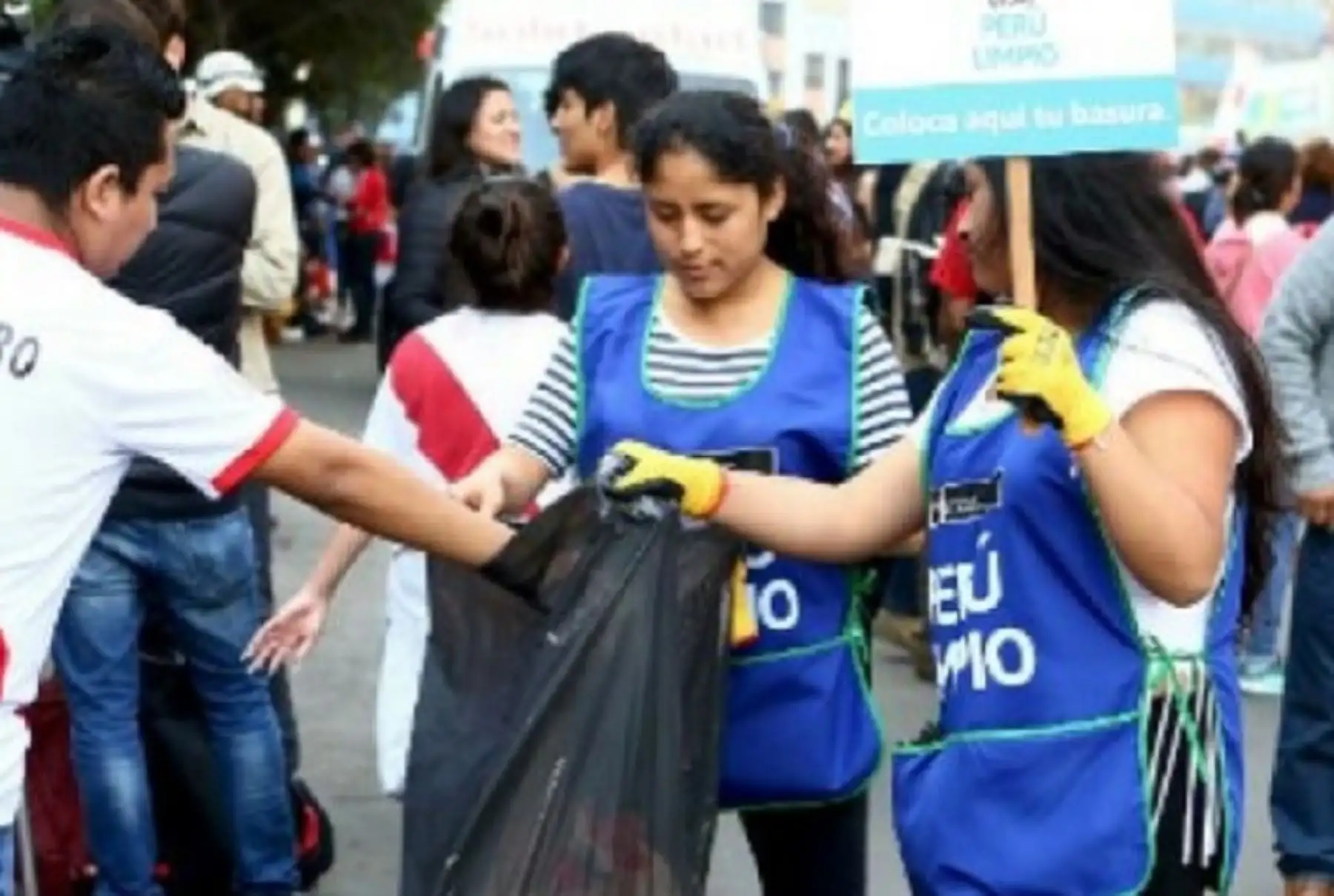 “Perú Limpio - Chuya Chuya Perú” es el nombre de la campaña que el Ministerio del Ambiente (Minam) realizará a nivel nacional y cuyo lanzamiento oficial se efectuará este martes 21 de febrero en la región Lambayeque, contando con la participación de la ciudadanía y de las instituciones comprometidas con la tarea de construir un país ambientalmente responsable.