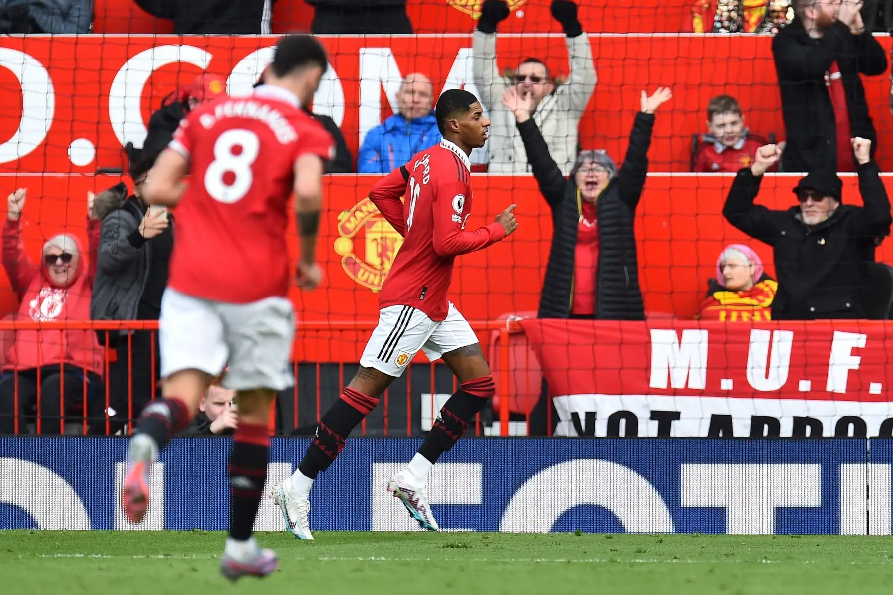Marcus Rashford, del Manchester United, celebra tras anotar durante el partido de fútbol de la Premier League inglesa entre el Manchester United y el Leicester City en Manchester, Reino Unido.
Foto: EFE