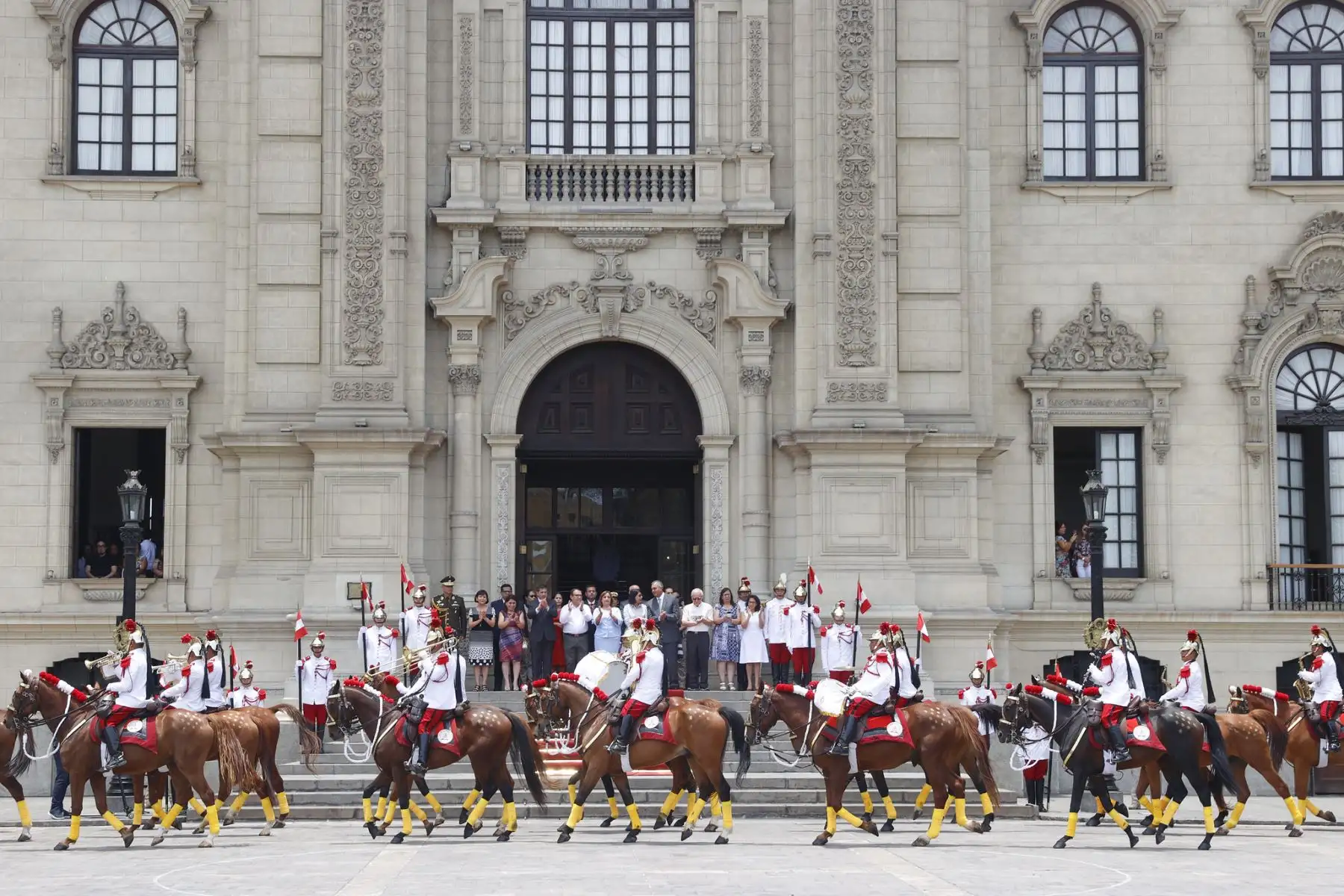 Presidenta Dina Boluarte lideró tradicional Cambio de Guardia a Caballo a cargo del Regimiento de Caballería "Mariscal Domingo Nieto".
Foto: ANDINA/Prensa Presidencia