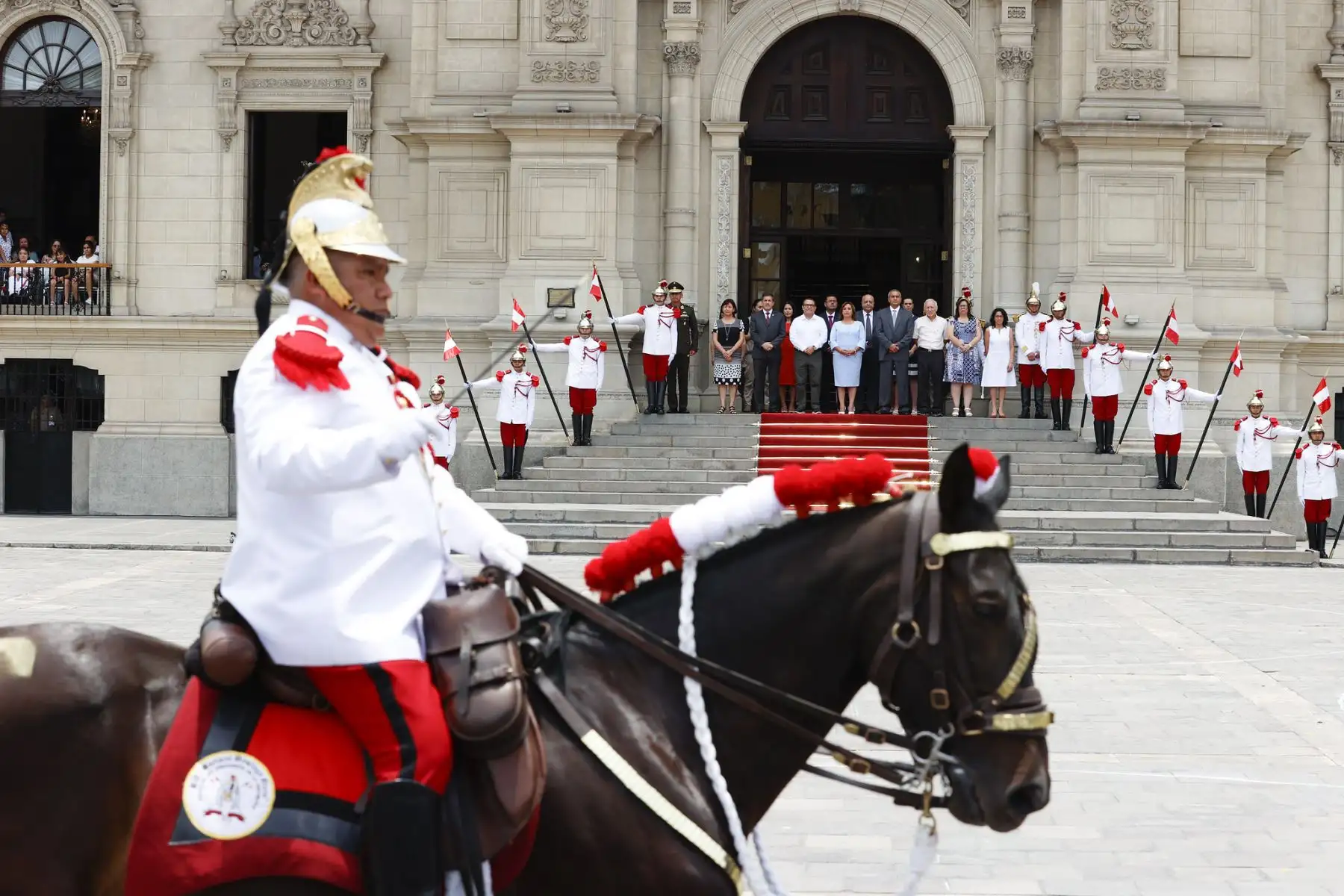 Presidenta Dina Boluarte lideró tradicional Cambio de Guardia a Caballo a cargo del Regimiento de Caballería "Mariscal Domingo Nieto".
Foto: ANDINA/Prensa Presidencia