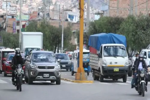 La gestión de tránsito con sistemas inteligentes de transporte (ITS) disminuye el consumo de combustible y los casos de accidentes en las vías, ahorra tiempos de viaje y reduce la contaminación sonora y ambiental.