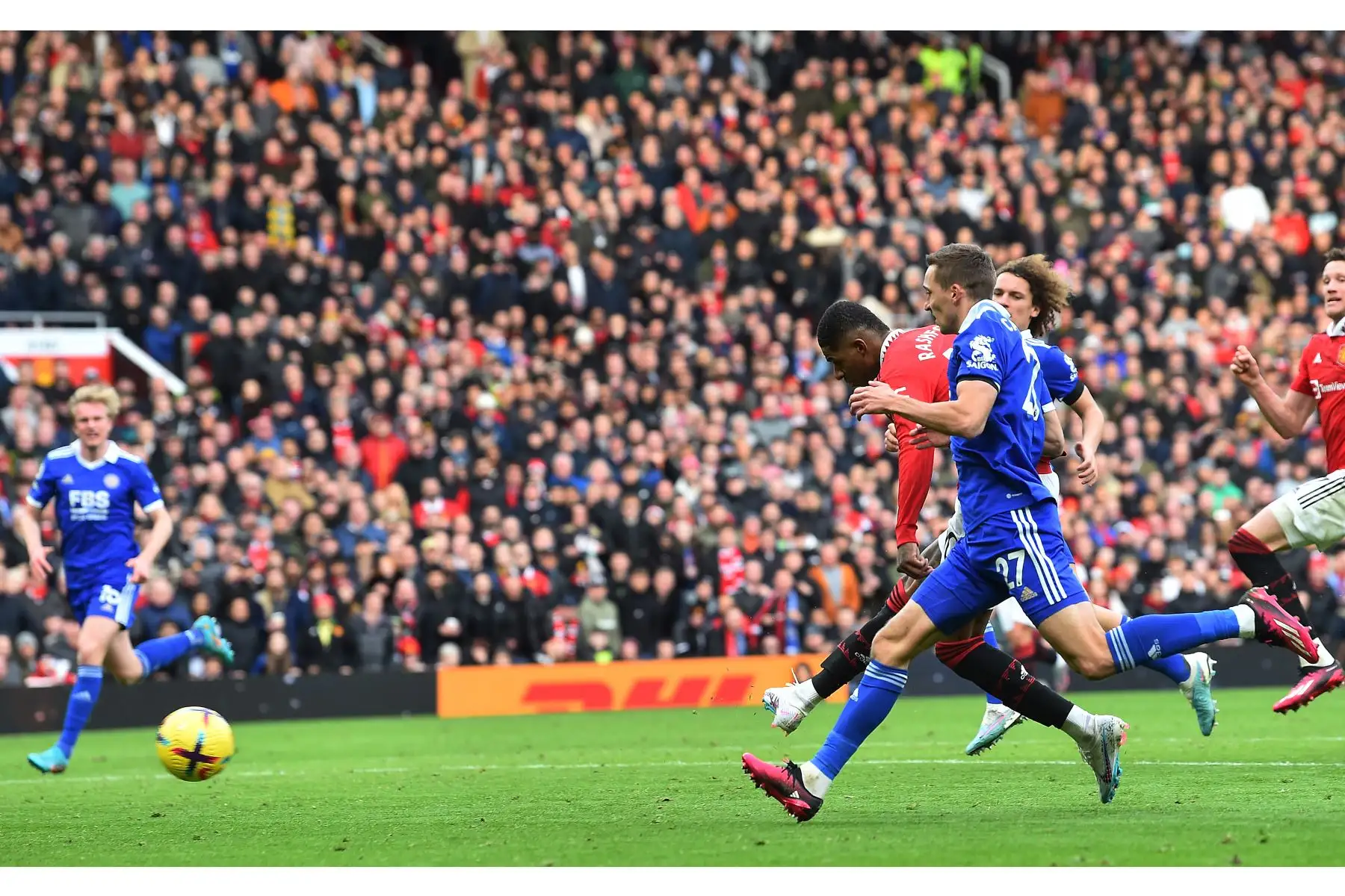 Marcus Rashford, del Manchester United, anota el 2-0 durante el partido de fútbol de la Premier League inglesa entre el Manchester United y el Leicester City en Manchester, Reino Unido.
Foto: EFE