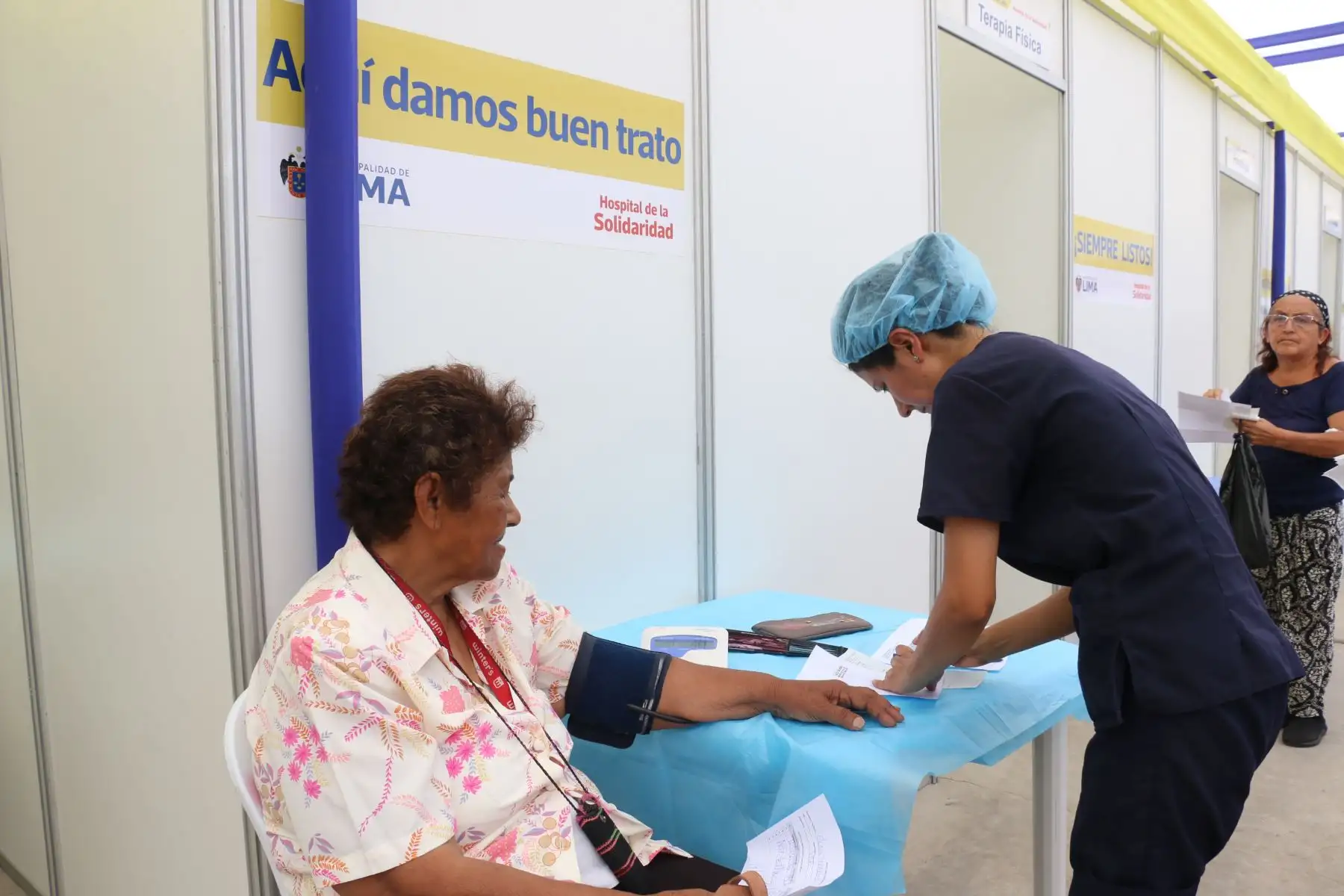Este domingo 19 de febrero se llevo a cabo  atenciones médicas gratuitas  así como otros servicios sociales  en beneficio de  los vecinos de Pamplona Alta de San Juan de Miraflores,  siendo esta la cuarta campaña de salud “Familias Saludables”, iniciativa de Rafael López Aliaga, participan en esta mega campaña el Hospital de la Solidaridad, liderada por el Dr. Luis Rubio Idrogo,  La Gerencia de desarrollo Social, Gerencia de Participación, la Sub Gerencia de Programas Alimentarios, Lima Educa y el apoyo de apoyo de la Municipalidad de San Juan de Miraflores. 
Foto:Andina/Difusión