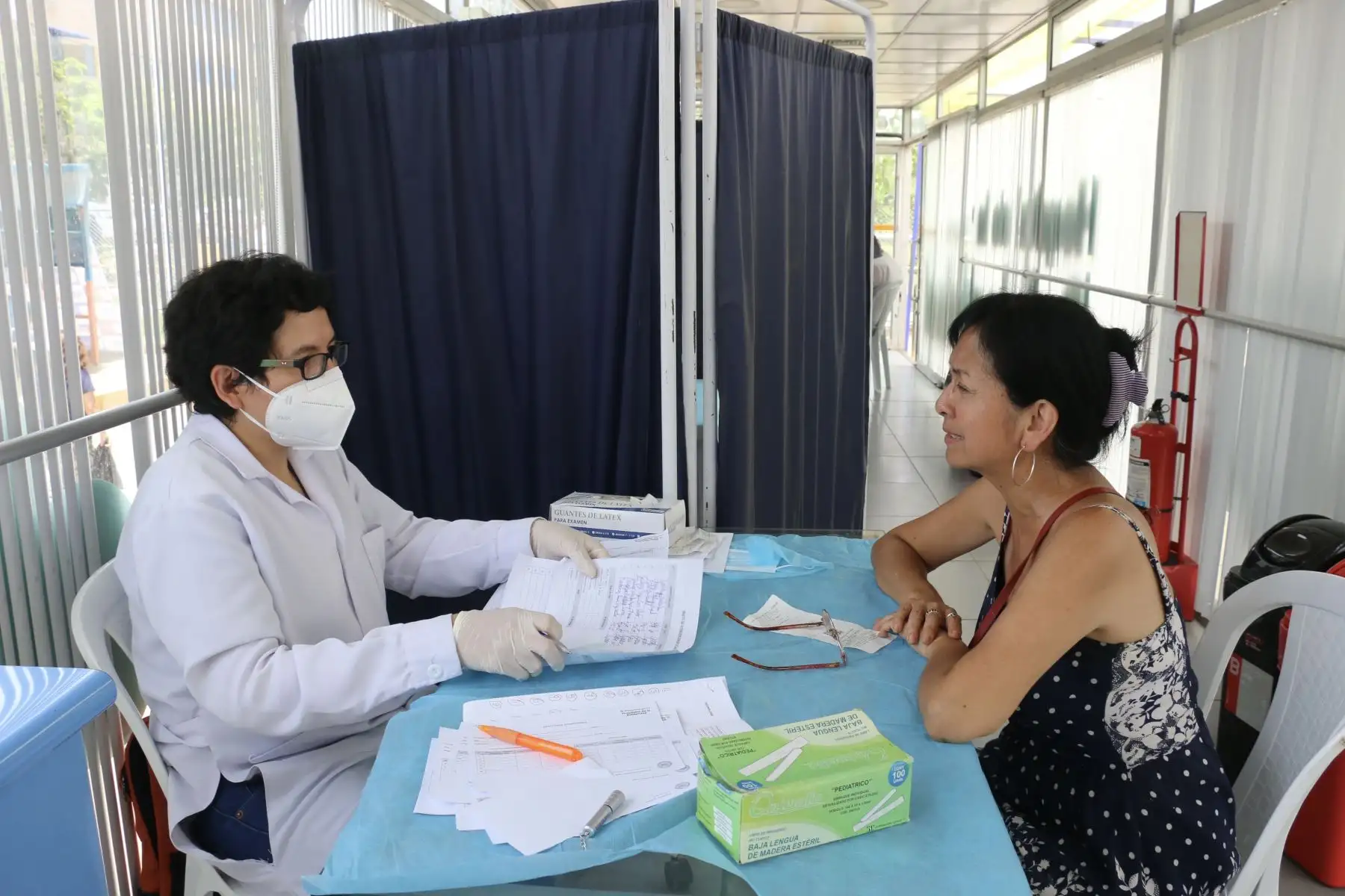 Este domingo 19 de febrero se llevo a cabo  atenciones médicas gratuitas  así como otros servicios sociales  en beneficio de  los vecinos de Pamplona Alta de San Juan de Miraflores,  siendo esta la cuarta campaña de salud “Familias Saludables”, iniciativa de Rafael López Aliaga, participan en esta mega campaña el Hospital de la Solidaridad, liderada por el Dr. Luis Rubio Idrogo,  La Gerencia de desarrollo Social, Gerencia de Participación, la Sub Gerencia de Programas Alimentarios, Lima Educa y el apoyo de apoyo de la Municipalidad de San Juan de Miraflores. 
Foto:Andina/Difusión