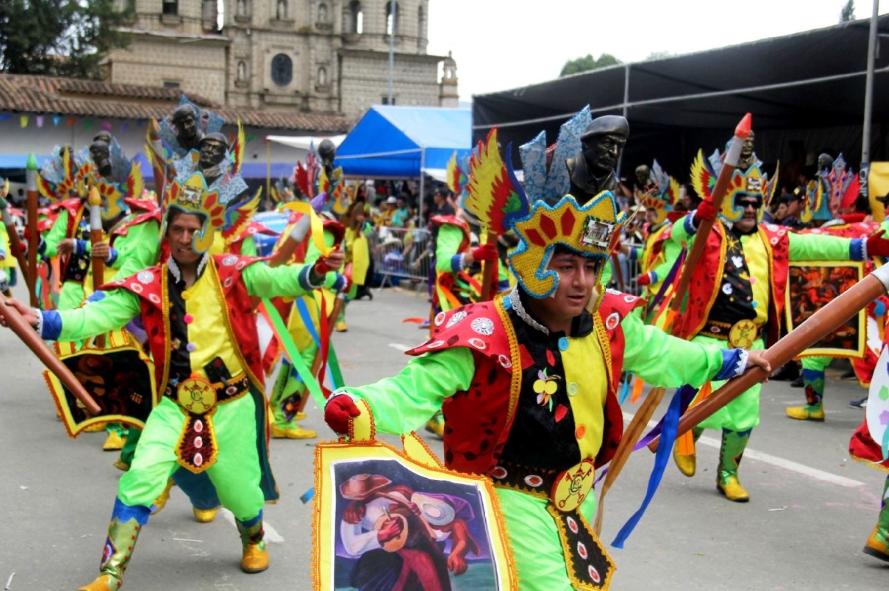 Miles de personas, pobladores y turistas viven intensamente la fiesta del tradicional carnaval de Cajamarca que volvió a la presencialidad después de dos años de suspensión por la pandemia de covid-19. Foto: Eduard Lozano