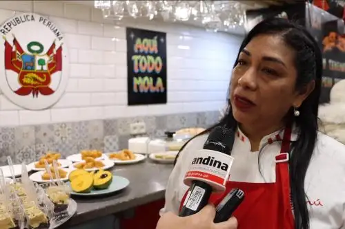 “La repostería la tengo en mi ADN, ya somos la tercera generación de mi familia que preparamos picarones y postres peruanos”, nos comenta.