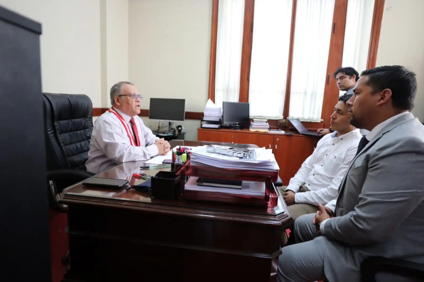 El excongresista Freddy Díaz Monago, investigado por el presunto delito de violación sexual de persona en estado de inconsciencia, se entregó hoy ante el Juzgado Supremo de Investigación Preparatoria, para cumplir una medida de prisión preventiva por nueve meses. Foto: Poder Judicial