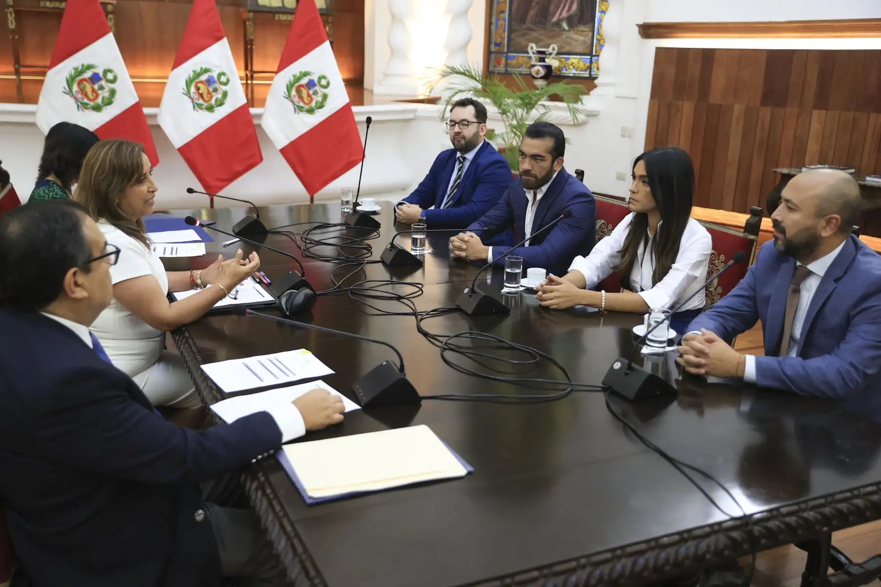 Presidenta Dina Boluarte sostuvo reunión de trabajo con representantes del partido político Fe
en el Perú. Foto: ANDINA/ Prensa Presidencia