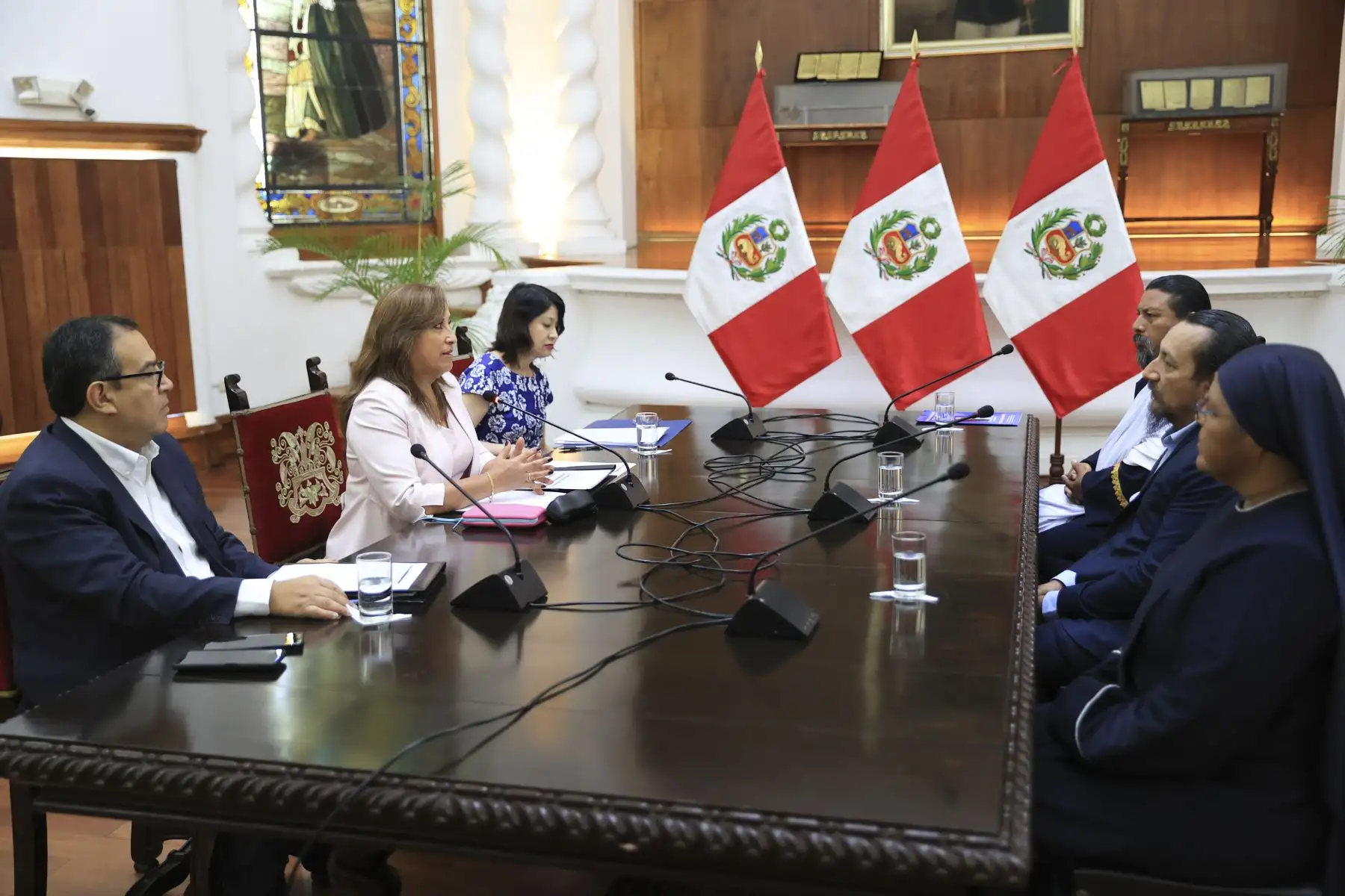 Continuando con la ronda de diálogo con las organizaciones políticas, la presidenta de la República, Dina Boluarte Zegarra, sostuvo esta tarde una reunión de trabajo con el representantes del partido político Frente Popular Agrícola del Perú (Frepap).

Foto:ANDINA/Presidencia Perú