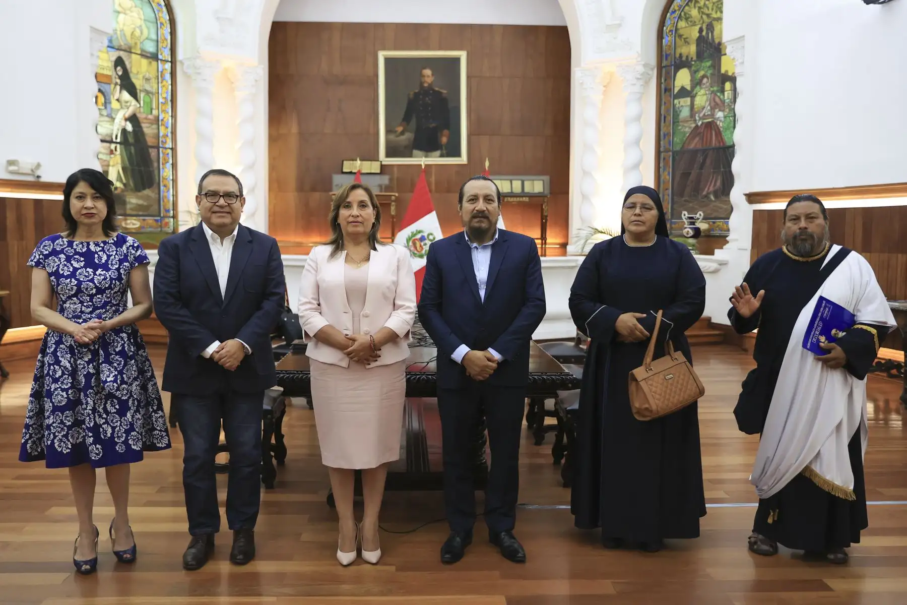 Continuando con la ronda de diálogo con las organizaciones políticas, la presidenta de la República, Dina Boluarte Zegarra, sostuvo esta tarde una reunión de trabajo con el representantes del partido político Frente Popular Agrícola del Perú (Frepap).

Foto:ANDINA/Presidencia Perú