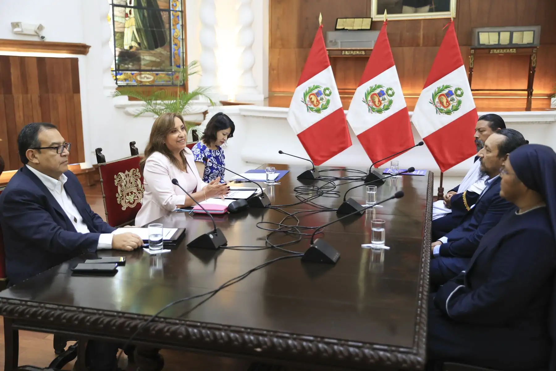 Continuando con la ronda de diálogo con las organizaciones políticas, la presidenta de la República, Dina Boluarte Zegarra, sostuvo esta tarde una reunión de trabajo con el representantes del partido político Frente Popular Agrícola del Perú (Frepap).

Foto:ANDINA/Presidencia Perú