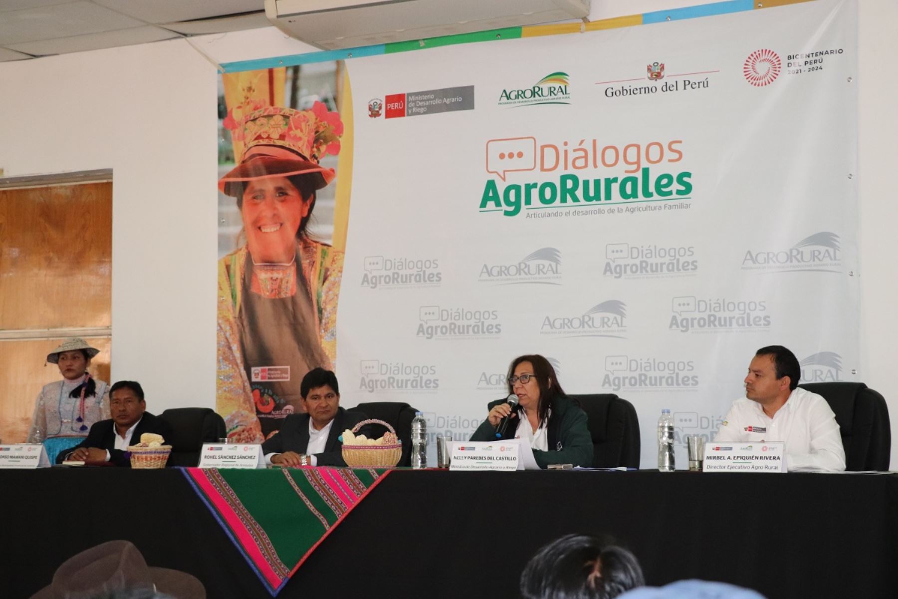 La ministra de Desarrollo Agrario y Riego, Nelly Paredes, inauguró hoy "Diálogos Agro Rurales" en la región Arequipa. Foto: Cortesía.