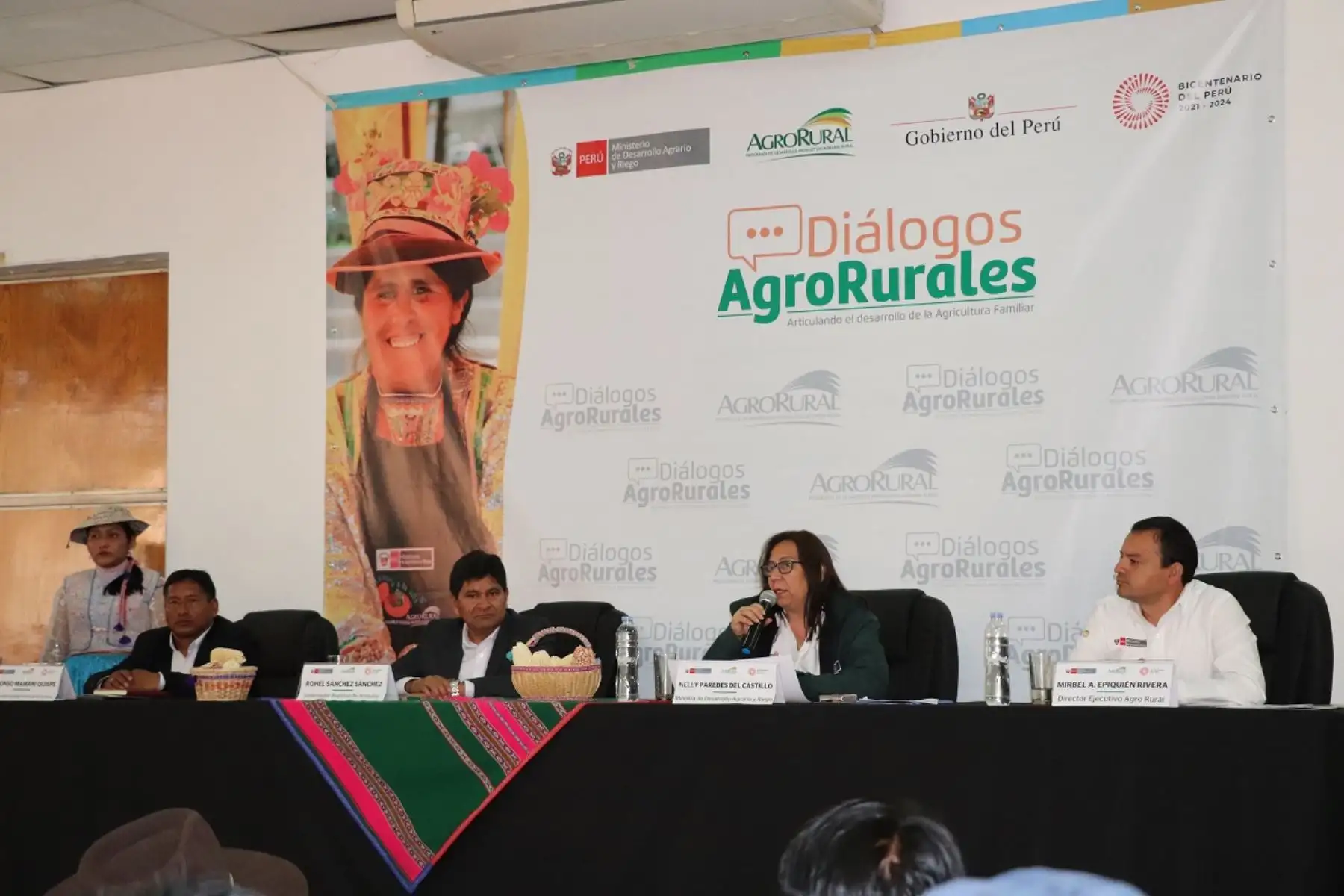 La ministra de Desarrollo Agrario y Riego, Nelly Paredes, inauguró hoy "Diálogos Agro Rurales" en la región Arequipa. Foto: Cortesía.