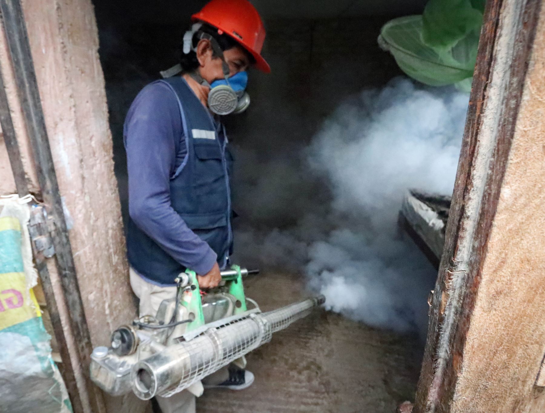 Red de Salud de Ica emprende acciones para combatir el brote de dengue en la provincia de Ica ante el incremento de casos de esta enfermedad. Foto: Genry Bautista.
