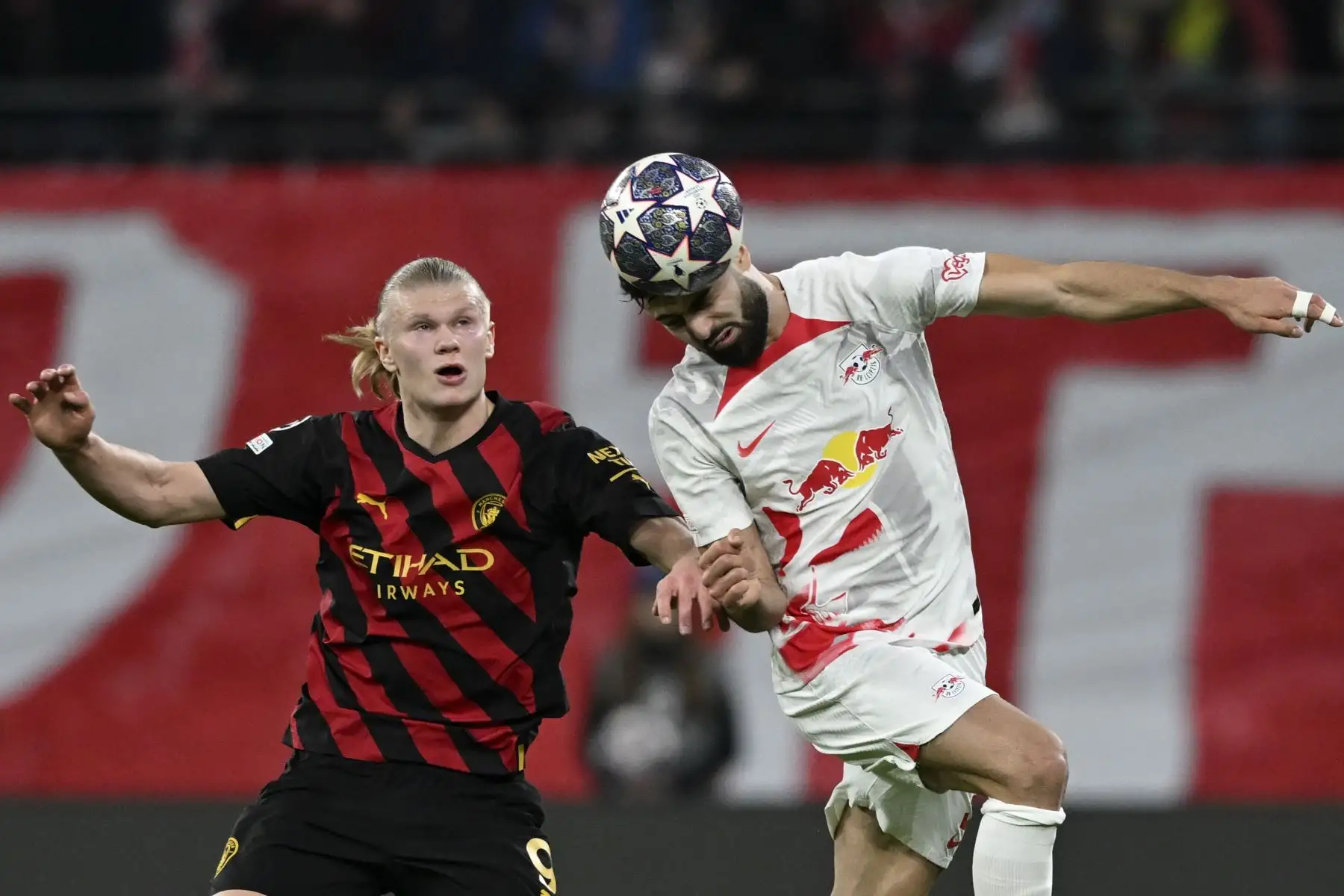 Josko Guardiol de Leipzig en acción contra Erling Haaland de Manchester City durante el partido de ida de los octavos de final de la Champions League.
Foto: EFE