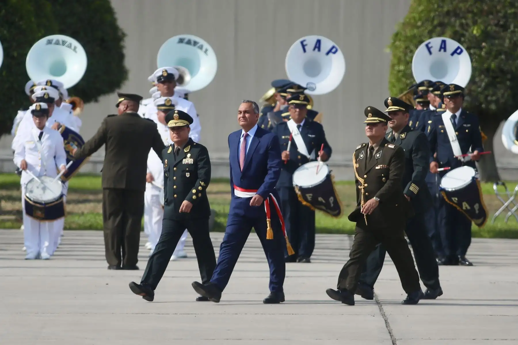 El ministro de Defensa, Jorge Chávez Cresta, presidió ceremonia por el 28° aniversario de las operaciones del Alto Cenepa.
También estuvieron presentes el titular del Congreso, José Williams Zapata; y el ministro del Interior, Vicente Romero.

Foto: ANDINA/Ricardo Cuba