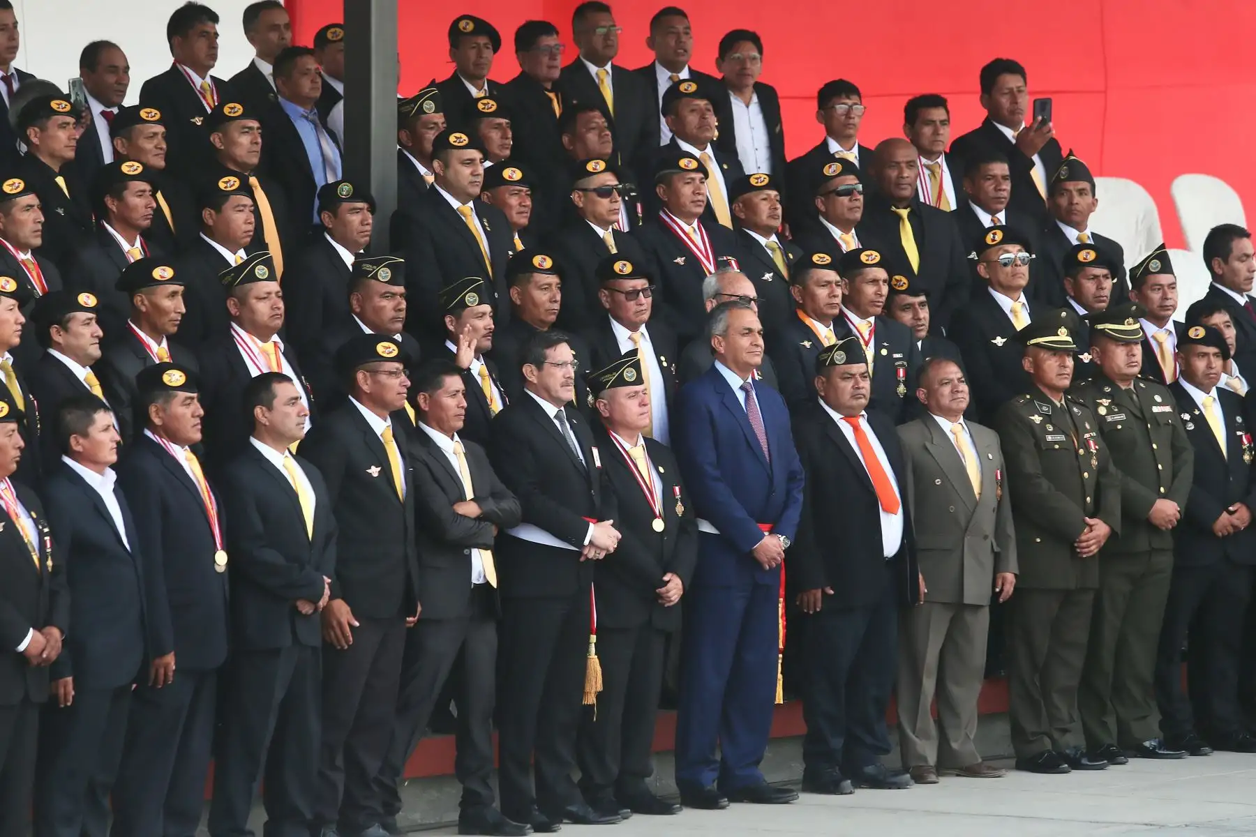 El ministro de Defensa, Jorge Chávez Cresta, presidió ceremonia por el 28° aniversario de las operaciones del Alto Cenepa.
También estuvieron presentes el titular del Congreso, José Williams Zapata; y el ministro del Interior, Vicente Romero.

Foto: ANDINA/Ricardo Cuba