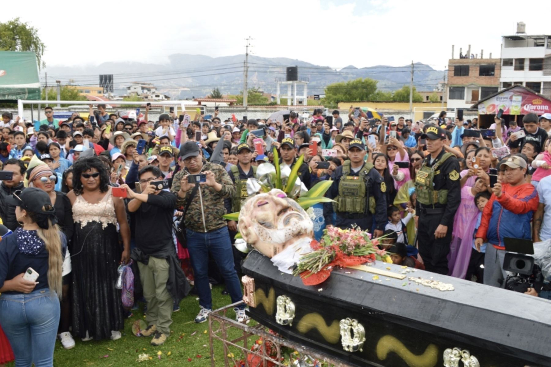 La multitudinaria despedida a Ño Carnavalón, personaje central del Carnaval de Cajamarca, se efectuó en el estadio municipal de Los Baños del Inca. Foto: ANDINA/Cortesía Eduard Lozano