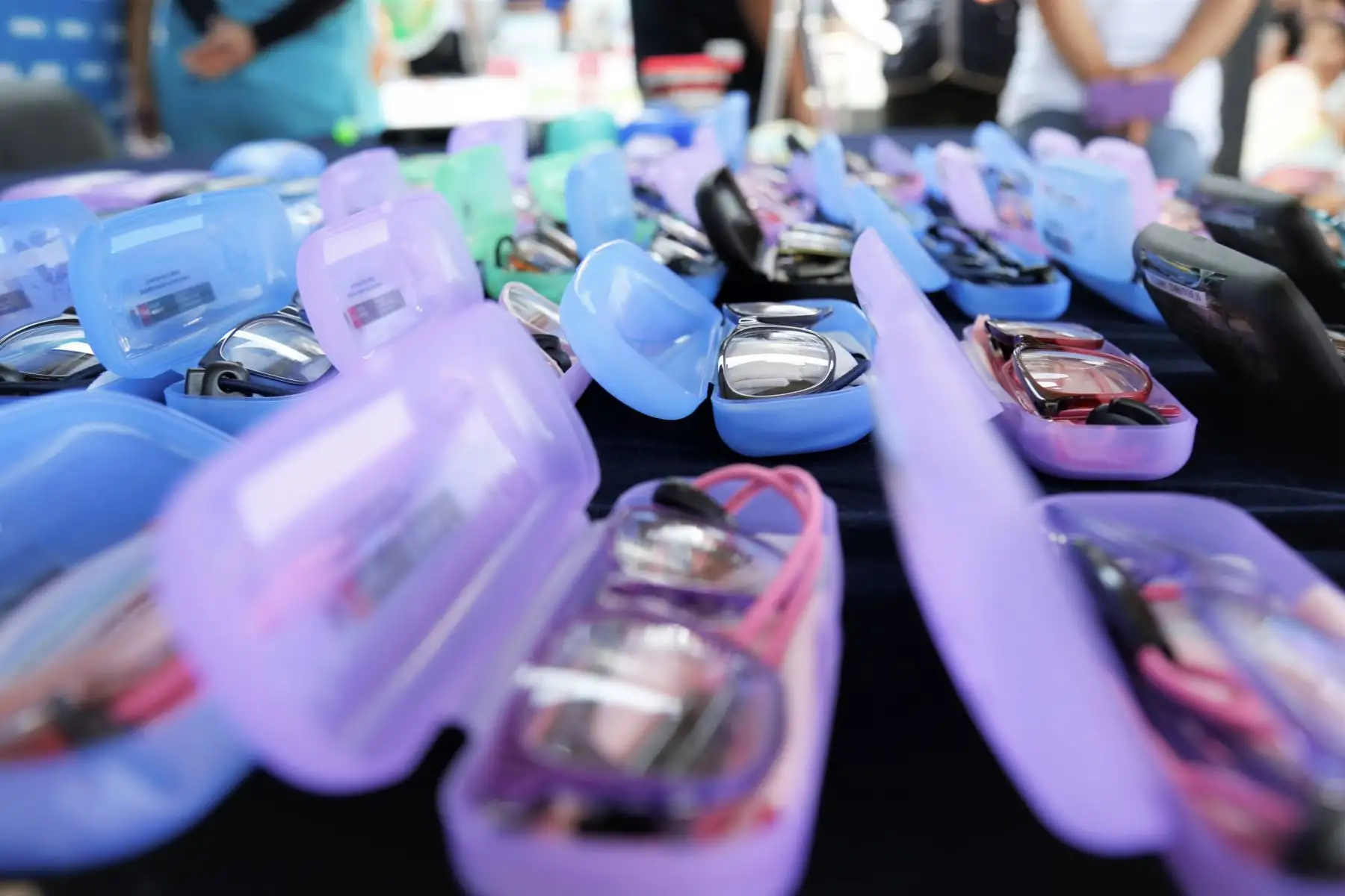 A fin de iniciar el tratamiento de deficiencia visual en niños y niñas de 3 a 11 años, el Ministerio de Salud (Minsa), a través de la Dirección de Redes Integradas de Salud (Diris) Lima sur, entregó 58 lentes correctores en el Centro Materno Infantil Ollantay, en San Juan de Miraflores, en el marco del Buen Inicio del Año Escolar 2023.
Foto: ANDINA/Minsa