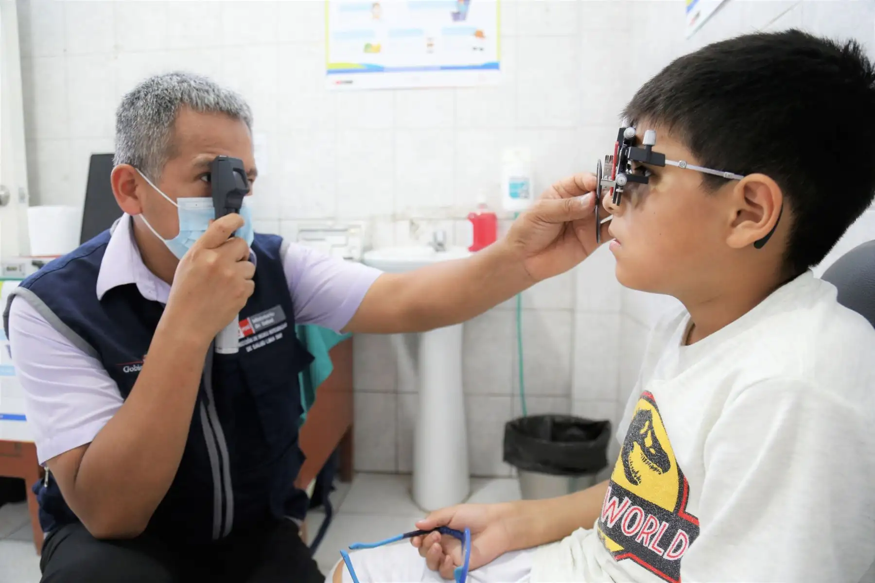 A fin de iniciar el tratamiento de deficiencia visual en niños y niñas de 3 a 11 años, el Ministerio de Salud (Minsa), a través de la Dirección de Redes Integradas de Salud (Diris) Lima sur, entregó 58 lentes correctores en el Centro Materno Infantil Ollantay, en San Juan de Miraflores, en el marco del Buen Inicio del Año Escolar 2023.
Foto: ANDINA/Minsa