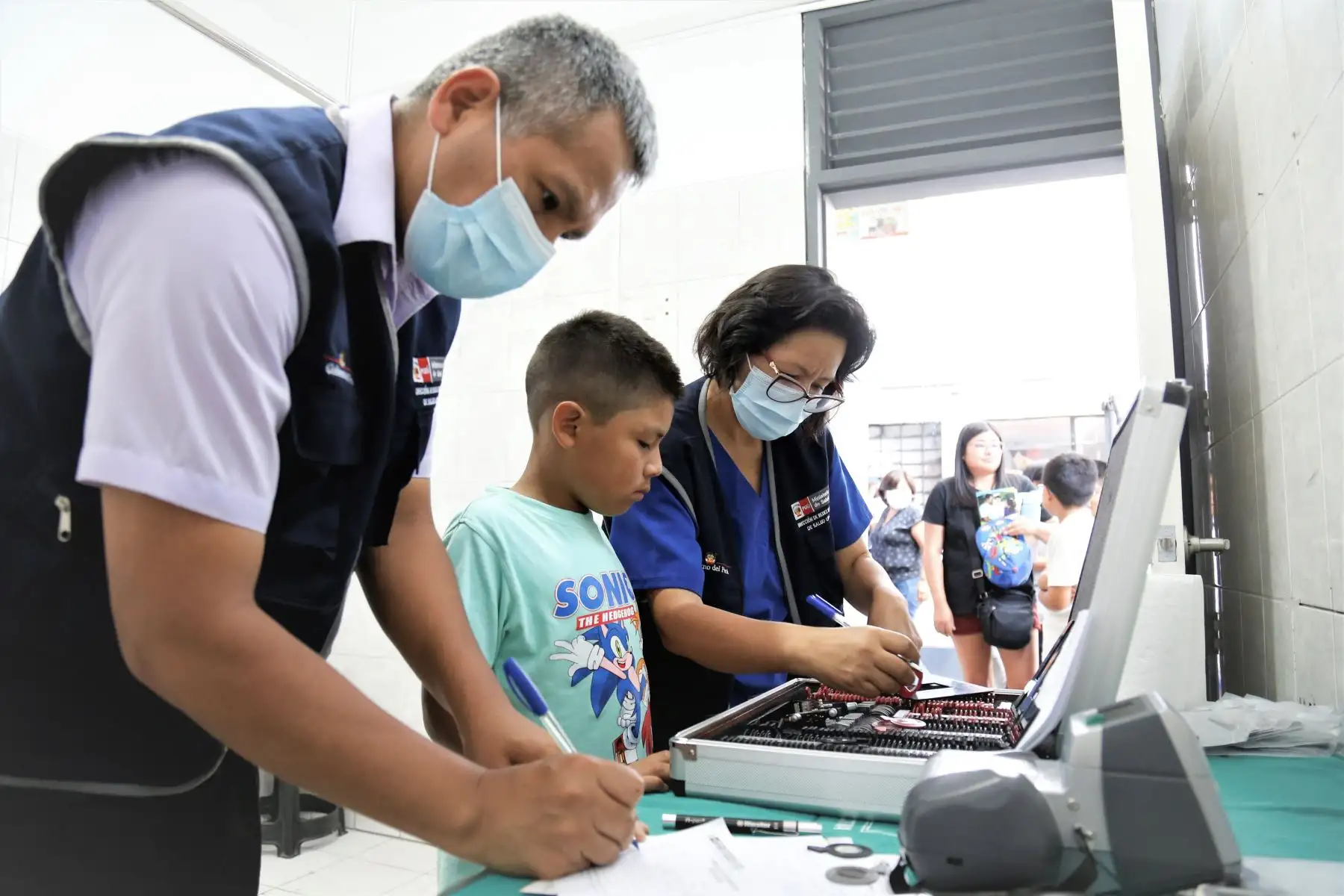 A fin de iniciar el tratamiento de deficiencia visual en niños y niñas de 3 a 11 años, el Ministerio de Salud (Minsa), a través de la Dirección de Redes Integradas de Salud (Diris) Lima sur, entregó 58 lentes correctores en el Centro Materno Infantil Ollantay, en San Juan de Miraflores, en el marco del Buen Inicio del Año Escolar 2023.
Foto: ANDINA/Minsa