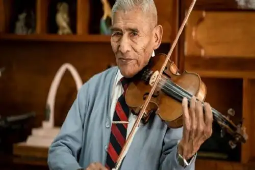 La elaboración del expediente para el reconocimiento de Personalidad Meritoria de la Cultura, estuvo a cargo de los profesionales de la Coordinación de Patrimonio Inmaterial de la Dirección Desconcentrada de Cultura de Cusco.