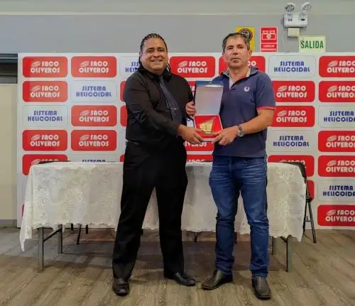 Julio Granda vuelve a brillar en el ajedrez