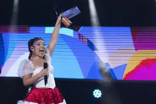 La cantante peruana Milena Warthon, de 22 años, obtuvo la Gaviota de Plata. Foto: EFE