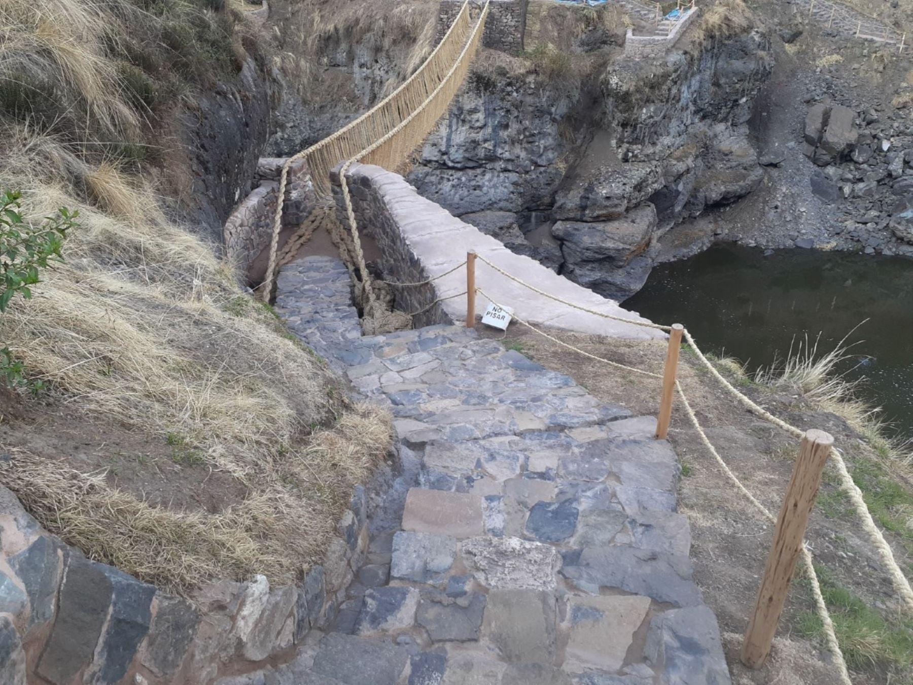 La Dirección de Cultura de Cusco restauró y puso en valor los caminos rituales al puente de origen inca Q’eswachaka, ubicado en la provincia de Anta. Foto: ANDINA/difusión.