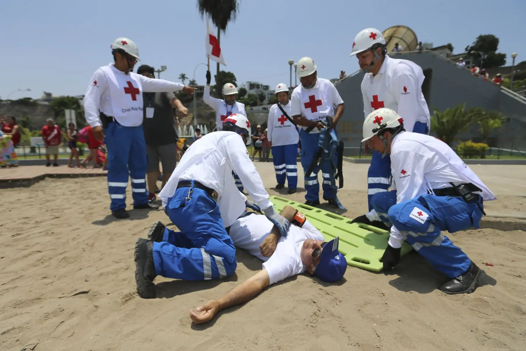 Se llevó a cabo un simulacro de tsunami en Lima, para enfrentar una emergencia simulada causada por un sismo de magnitud 8.8 que involucrará la llegada de olas de 15 metros a la costa que colinda con los distritos de Chorrillos, Barranco, Miraflores, San Isidro, San Miguel y Magdalena.Foto: ANDINA/Tatiana Gamarra