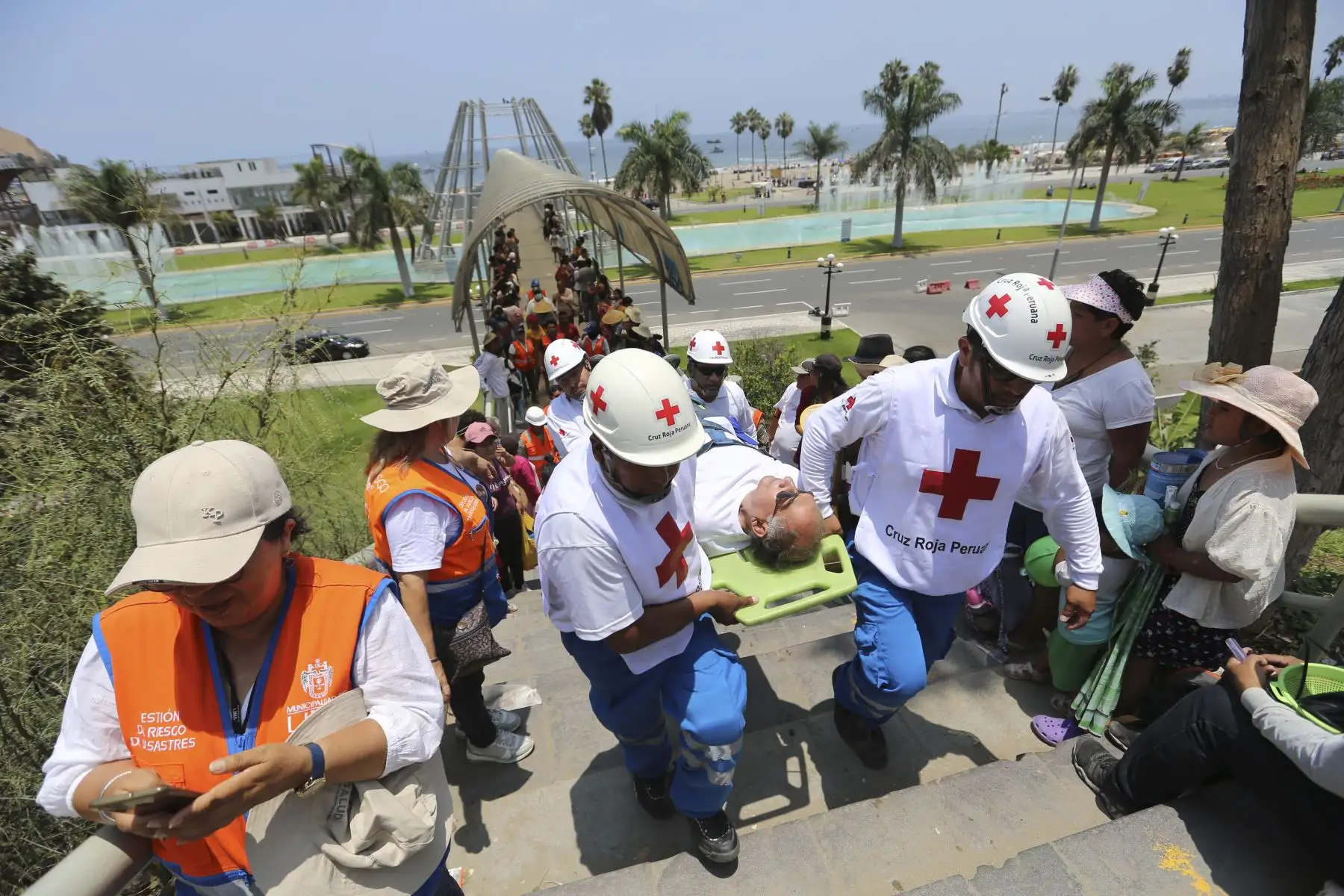 Se llevó a cabo un simulacro de tsunami en Lima, para enfrentar una emergencia simulada causada por un sismo de magnitud 8.8 que involucrará la llegada de olas de 15 metros a la costa que colinda con los distritos de Chorrillos, Barranco, Miraflores, San Isidro, San Miguel y Magdalena.Foto: ANDINA/Tatiana Gamarra