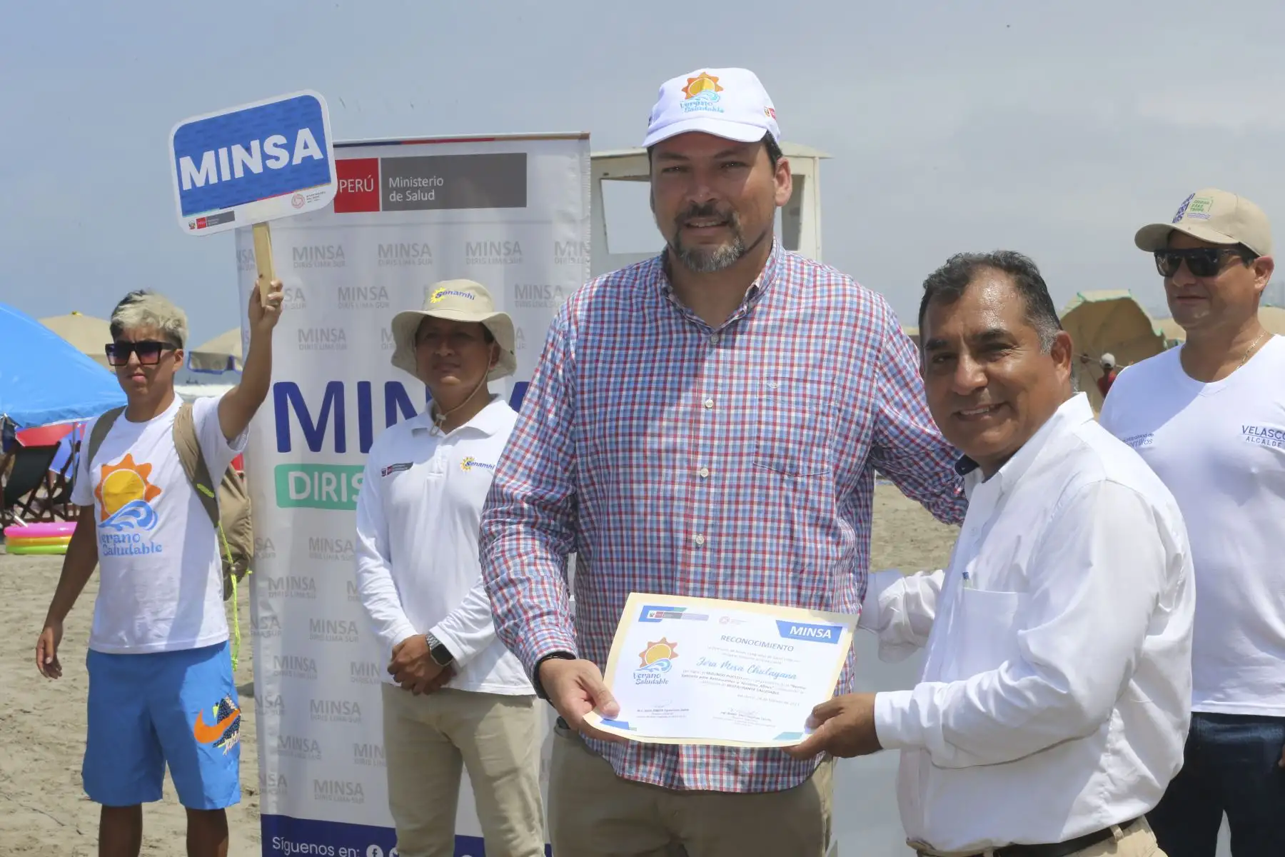 Minsa entrega el premio “Playa y Restaurante Saludable de Lima Sur - Verano 2023”, donde se reconoció a los gobiernos locales y establecimientos que garantizaron mantenimiento, higiene y salubridad para la población, según los lineamientos vigentes del Ministerio de Salud.
Foto: ANDINA/Tatiana Gamarra