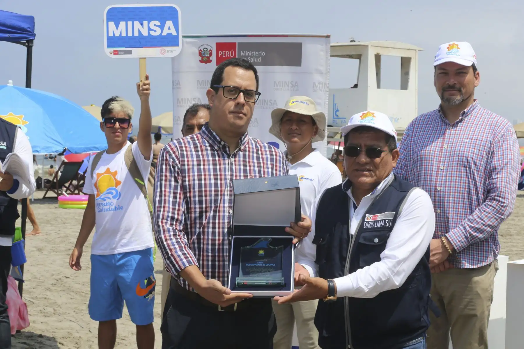 Minsa entrega el premio “Playa y Restaurante Saludable de Lima Sur - Verano 2023”, donde se reconoció a los gobiernos locales y establecimientos que garantizaron mantenimiento, higiene y salubridad para la población, según los lineamientos vigentes del Ministerio de Salud.
Foto: ANDINA/Tatiana Gamarra