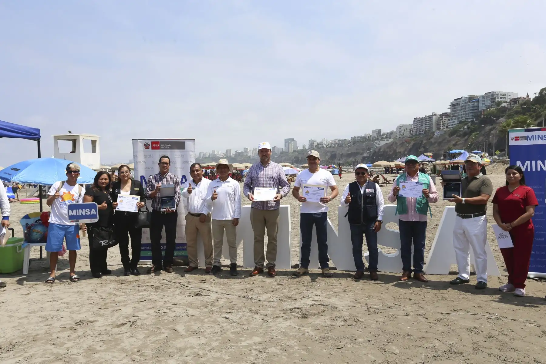 Minsa entrega el premio “Playa y Restaurante Saludable de Lima Sur - Verano 2023”, donde se reconoció a los gobiernos locales y establecimientos que garantizaron mantenimiento, higiene y salubridad para la población, según los lineamientos vigentes del Ministerio de Salud.
Foto: ANDINA/Tatiana Gamarra