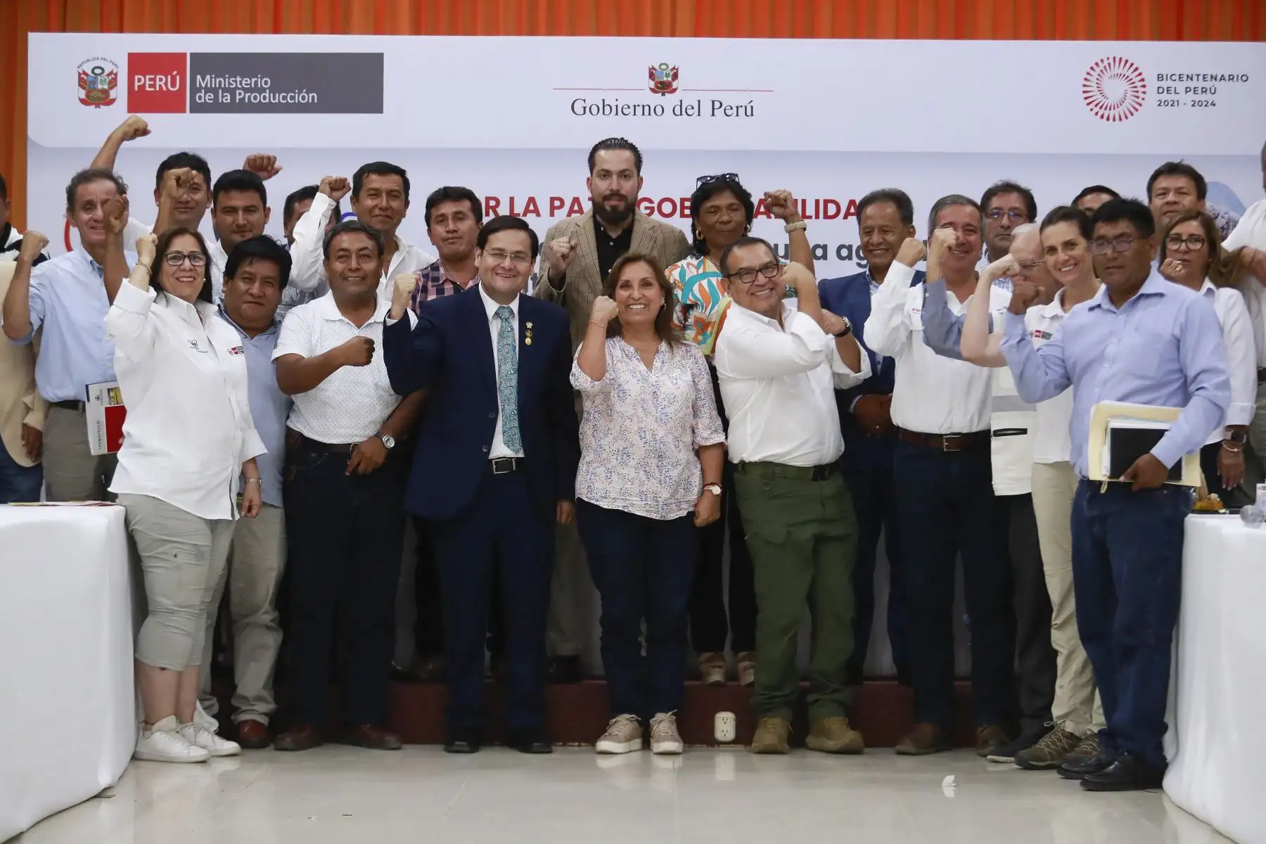 La Presidenta Dina Boluarte, acompañada por el presidente del Consejo de Ministros, Alberto Otárola  y ministros de Estado participó en la mesa de diálogo por la paz y la gobernabilidad “Con Punche Regional” desarrollada el día de hoy en Lambayeque. 
Foto: ANDINA/Presidencia Perú