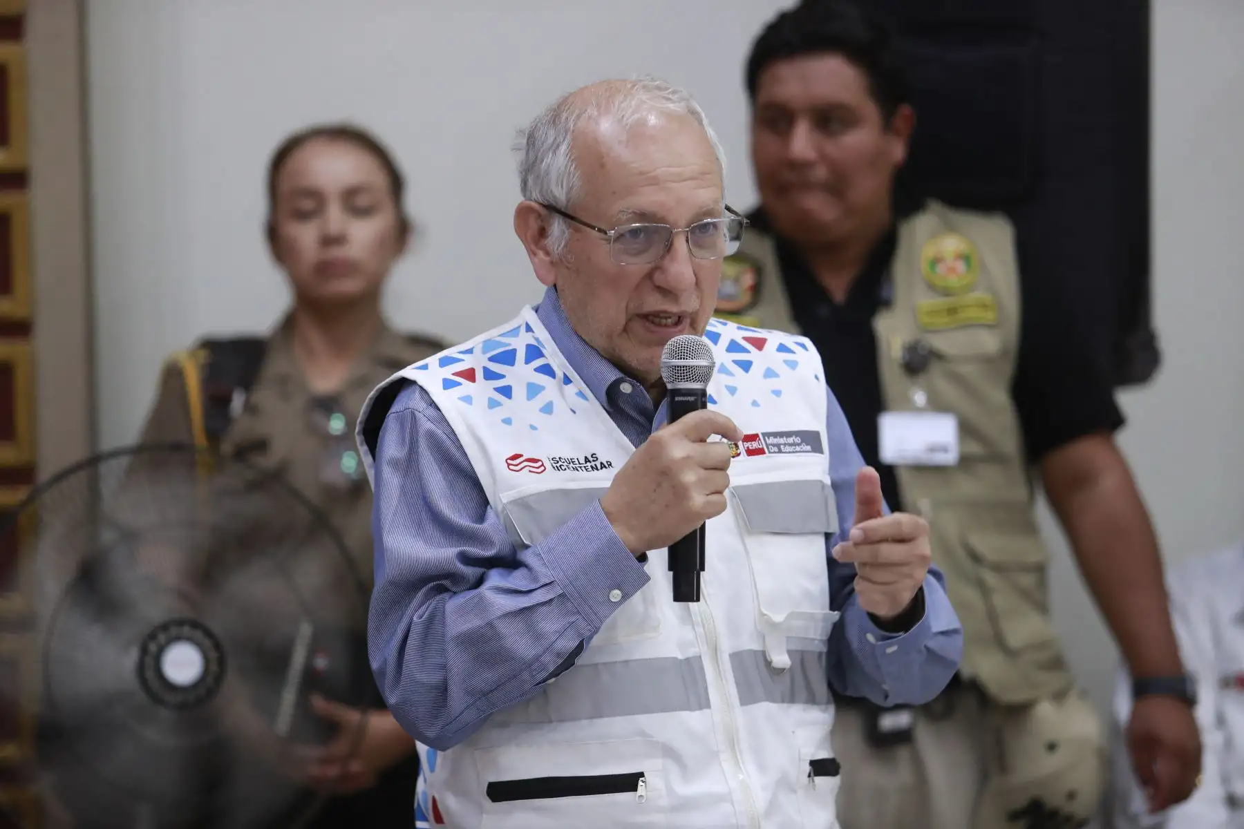La Presidenta Dina Boluarte, acompañada por el presidente del Consejo de Ministros, Alberto Otárola  y ministros de Estado participó en la mesa de diálogo por la paz y la gobernabilidad “Con Punche Regional” desarrollada el día de hoy en Lambayeque. 
Foto: ANDINA/Presidencia Perú