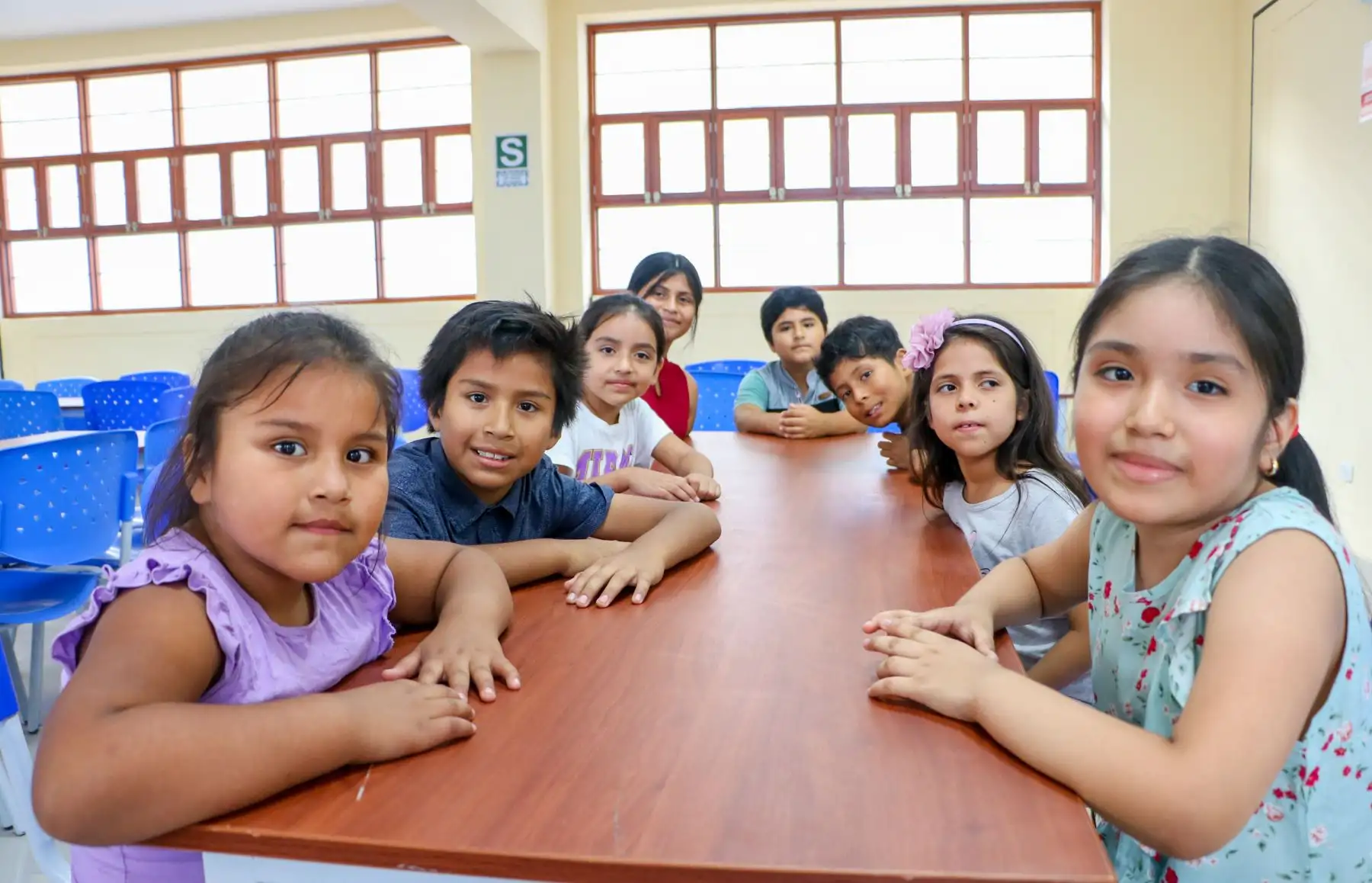 Más de 700 alumnos de los niveles de primaria y secundaria del colegio chiclayano volverán a clases presenciales luego de 3 años de virtualidad. Los niños y adolescentes estudiarán en dos turnos: mañana y tarde con el inicio del año escolar 2023. 
Foto: ANDINA/ARCC