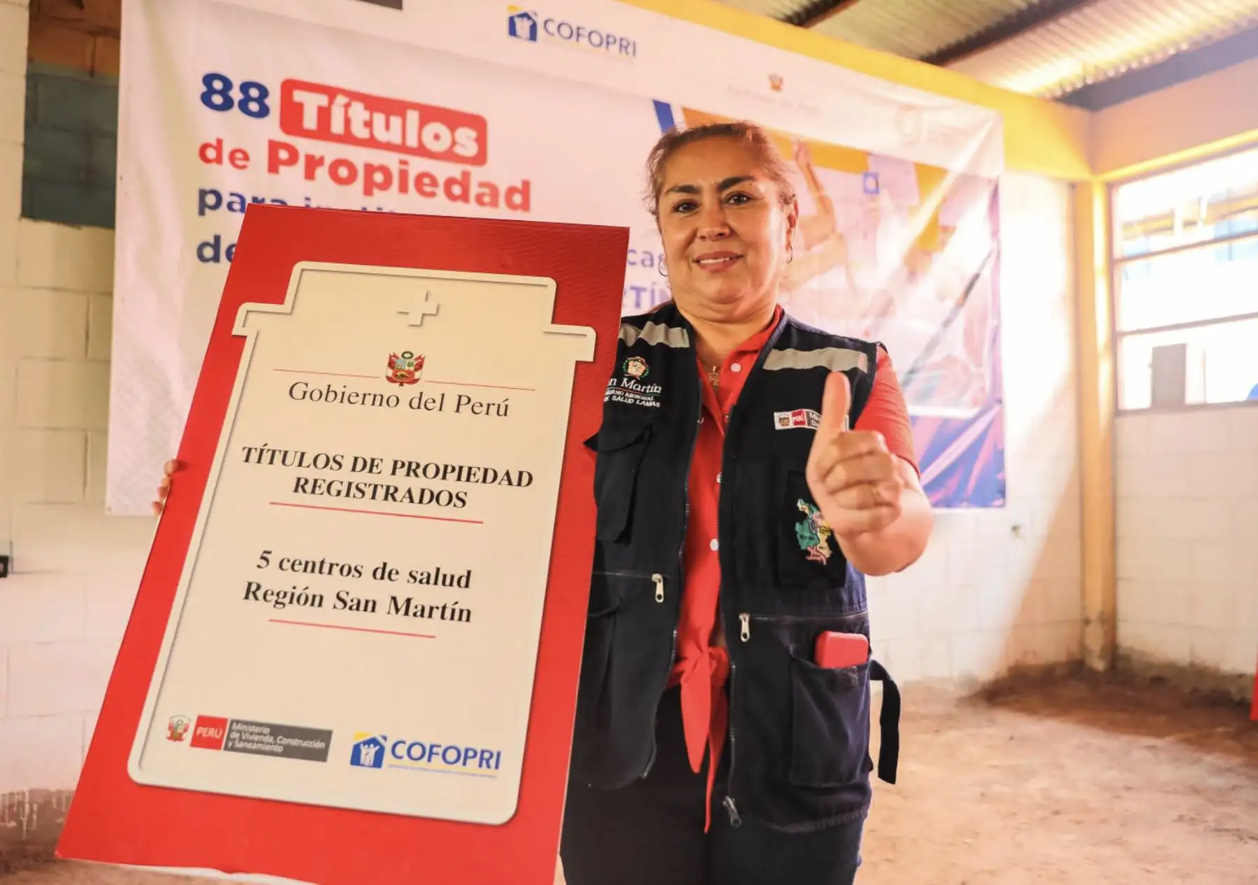 El Ministerio de Vivienda Construcción y Saneamiento, a través del Organismo de Formalización de la Propiedad Informal (Cofopri), entregó en la Región San Martín un total de 1118 títulos de propiedad a familias y 88 destinados a instituciones públicas.
Foto:ANDINA/MVCS