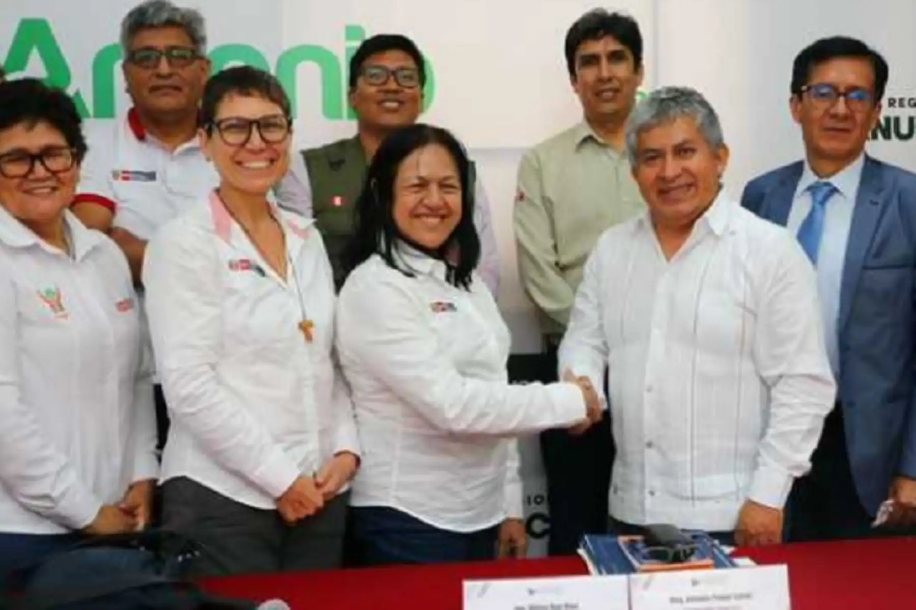 Un plan de trabajo integral y consensuado, que abarca siete ejes de acción en materia ambiental, se implementará en la Mancomunidad de Regiones Amazónicas (MRA). Este fue uno de los acuerdos adoptados en la reunión que sostuvo  la ministra del Ambiente, Albina Ruiz, con los representantes de cada Gobierno regional integrante de dicho grupo de coordinación.