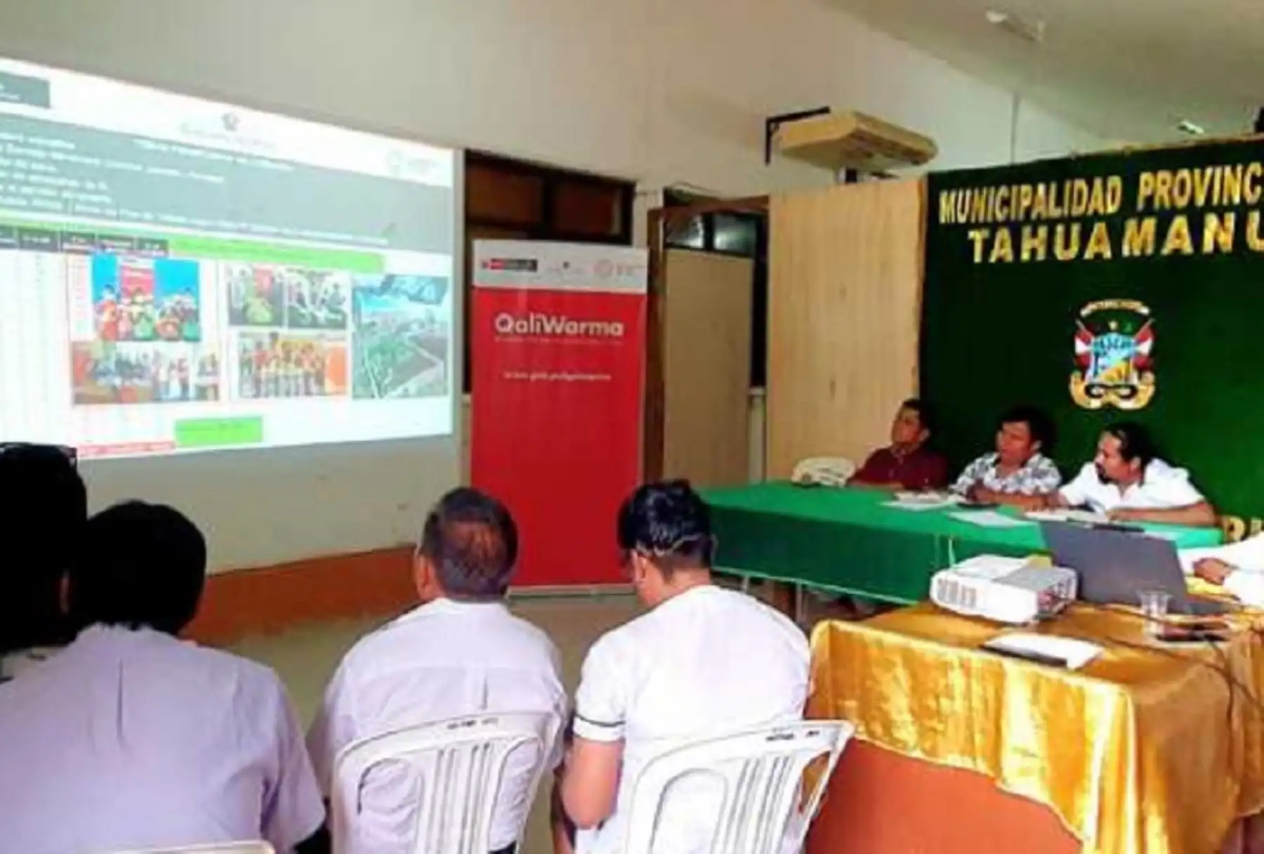 El Programa Nacional de Alimentación Escolar Qali Warma, del Ministerio de Desarrollo e Inclusión Social, sostuvo una reunión de trabajo con los funcionarios de la municipalidad provincial de Tahuamanu, y las municipalidades distritales de Iberia y Tahuamanu-San Lorenzo, con el objetivo de articular acciones para el fortalecimiento del servicio alimentario escolar en beneficio de 3,392 estudiantes del departamento de Madre de Dios.
