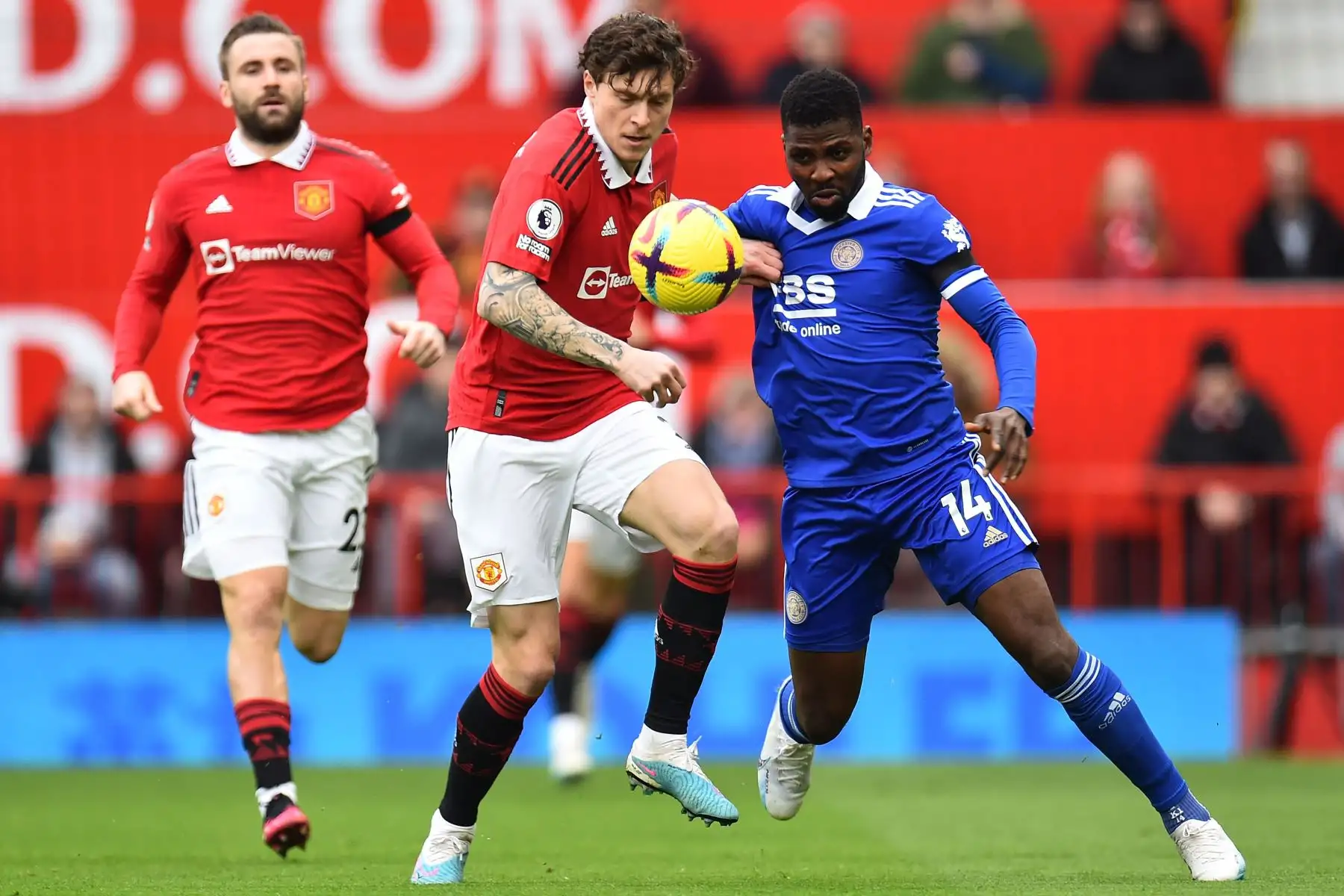 Victor Lindelof del Manchester United en acción contra Kelechi Iheanacho de Leicester durante el partido de fútbol de la Premier League inglesa entre el Manchester United y el Leicester City en Manchester, Gran Bretaña.
Foto: EFE