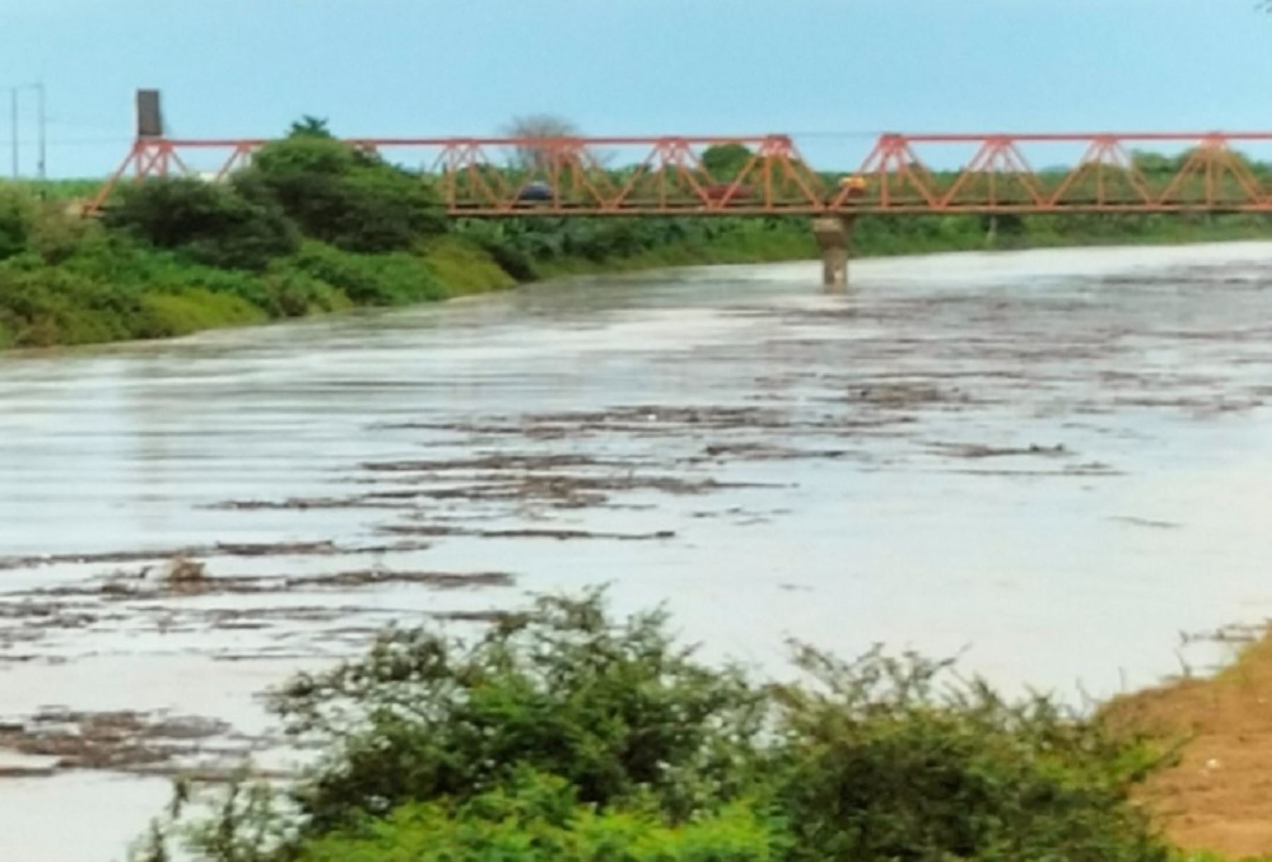 Las incesantes lluvias de gran intensidad que se registran en la región Tumbes incrementaron el caudal del río Tumbes a 630.17 metros por segundo, informó defensa civil.