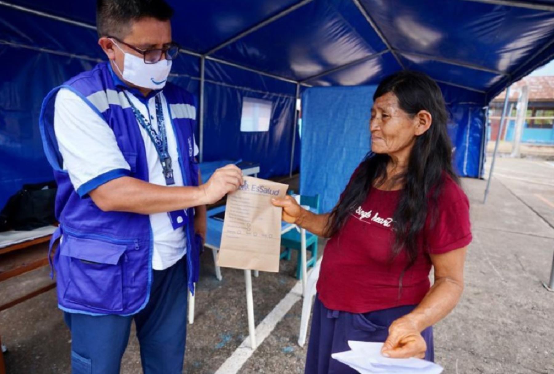 Como parte del plan de desembalse de atenciones que viene ejecutando el Seguro Social de Salud en el país, el equipo de Hospital Perú llegó hasta la selva central donde realizó más de 2,000 atenciones y procedimientos médicos, en una acción cívica que beneficia a la población asegurada y no asegurada que no tienen acceso a estos servicios de salud.