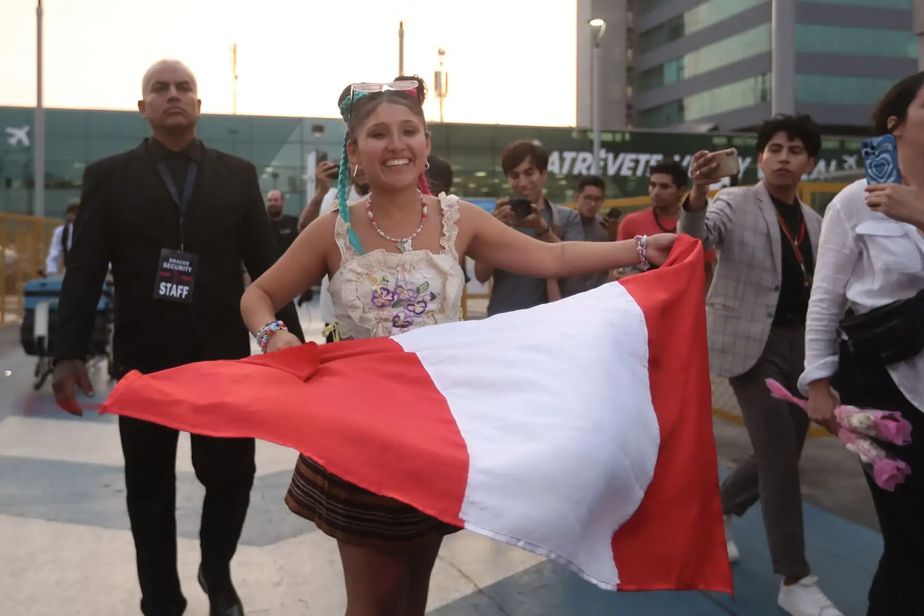 Así fue la llegada de Milena Warthon  a Lima luego de ganar la "Gaviota de Plata"  en Viña del Mar 2023

Foto: ANDINA/Ricardo Cuba