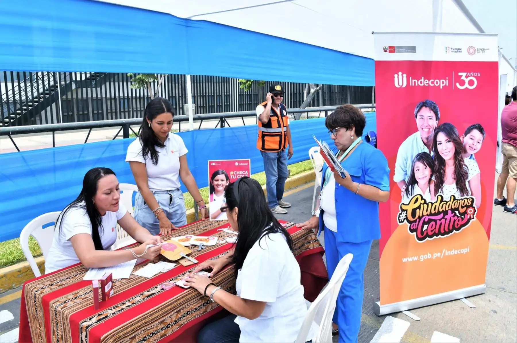 Indecopi promueve y defiende los derechos de los estudiantes y padres de familia en los servicios educativos que deben recibir. Foto: Cortesía.
