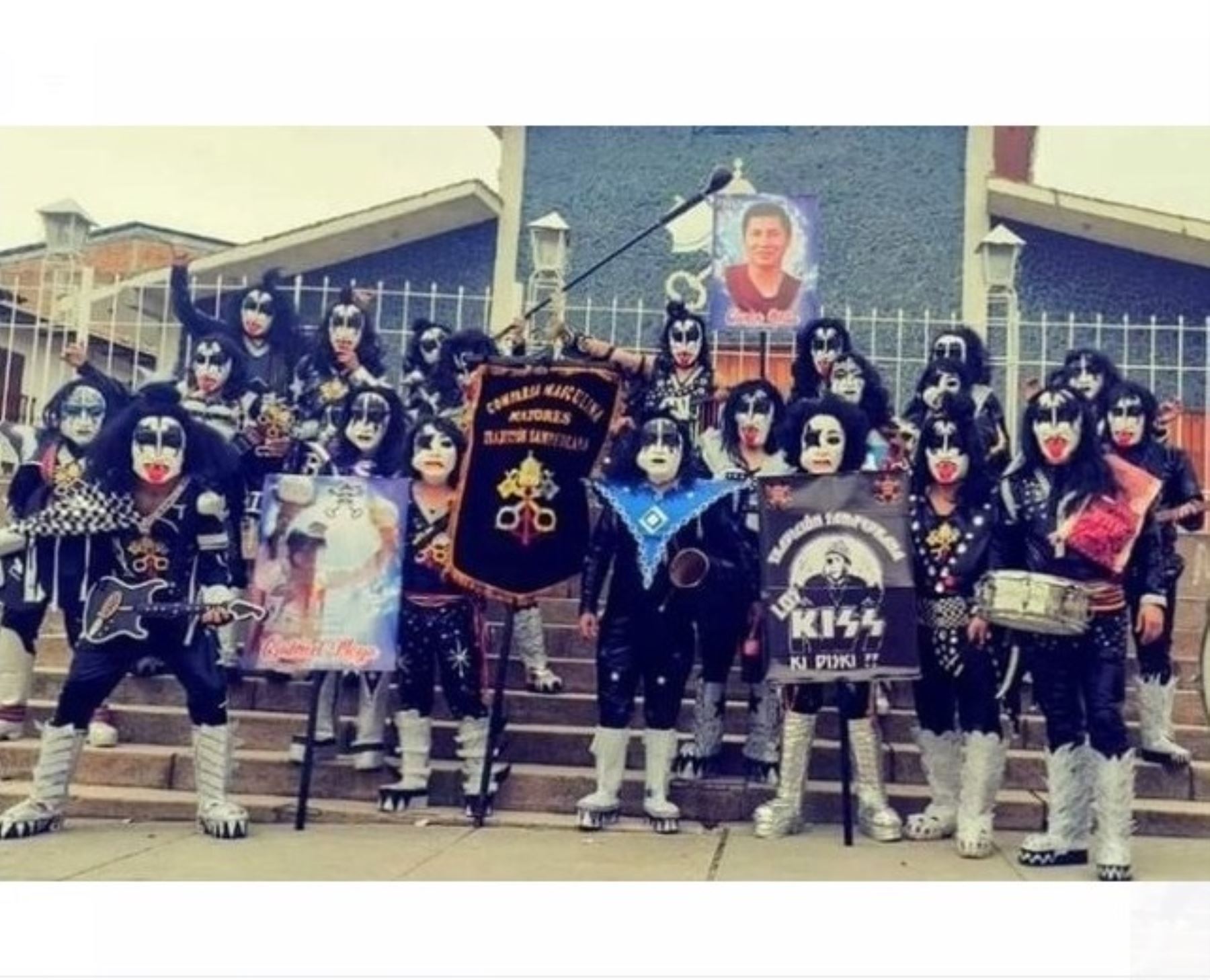 Kiss, la legendaria banda de rock celebra a sus clones que bailaron en carnaval de Cajamarca.