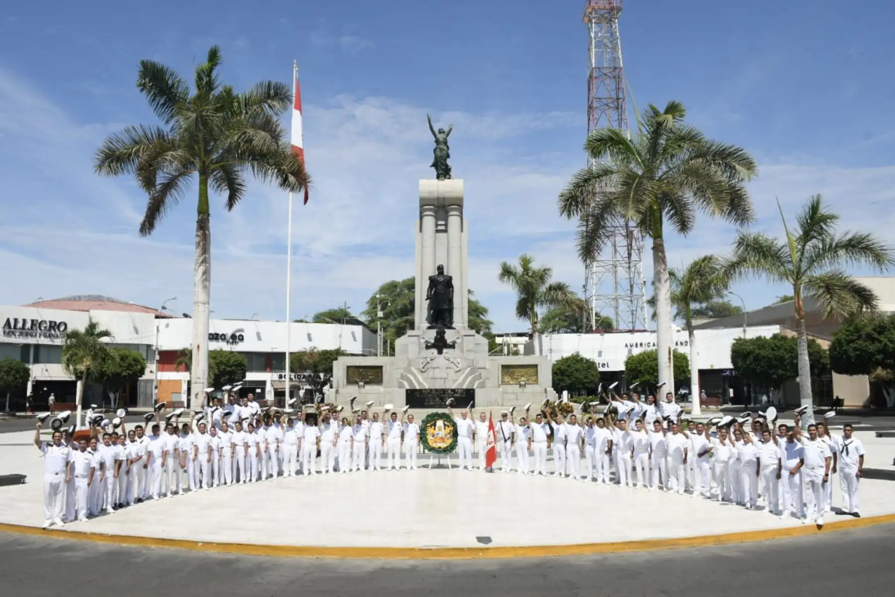 Como parte de su programa anual de entrenamiento, la Comandancia General de Operaciones del Pacífico concluyó de manera exitosa, la edición 2023 del Viaje de Instrucción al Litoral, donde 100 cadetes de la Escuela Naval del Perú, 150 alumnos de tercer año del CITEN y 35 cadetes de la Escuela Nacional de Marina Mercante, pusieron en práctica sus conocimientos, para aprender el arte marinero y la vida a bordo de las unidades de la Fuerza de Superficie. 
Foto: ANDINA/MINDEF