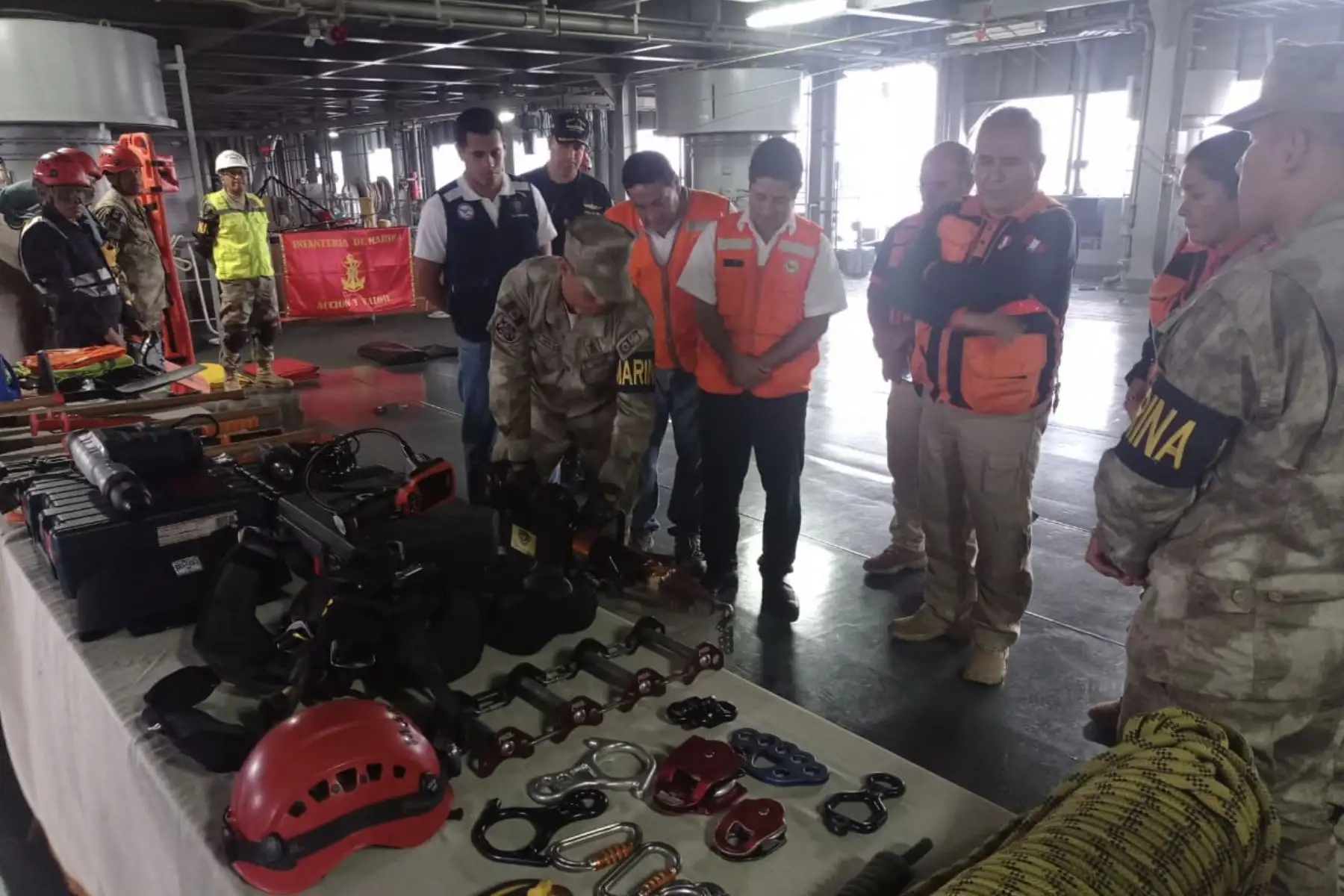 El viaje de instrucción, que contempló de manera simultánea, la ejecución de un entrenamiento operacional de las fuerzas navales, incluyó también, la recalada de unidades navales en los puertos de Paita, Salaverry, Chimbote y Pisco, donde los cadetes navales y alumnos, llevaron a cabo un nutrido programa de actividades protocolares, cívico-militares, culturales y limpieza de playas, orientadas a fortalecer la presencia naval en el litoral peruano y las relaciones con la población de las diferentes regiones