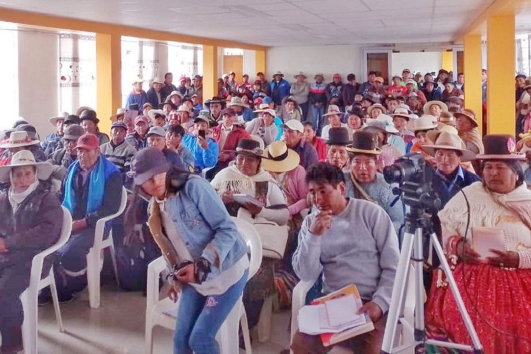 Pobladores del distrito de Palca sostuvieron diálogo con la empresa minera CIEMSA, facilitado por la Oficina General de Gestión Social del Minem. Foto: Cortesía.